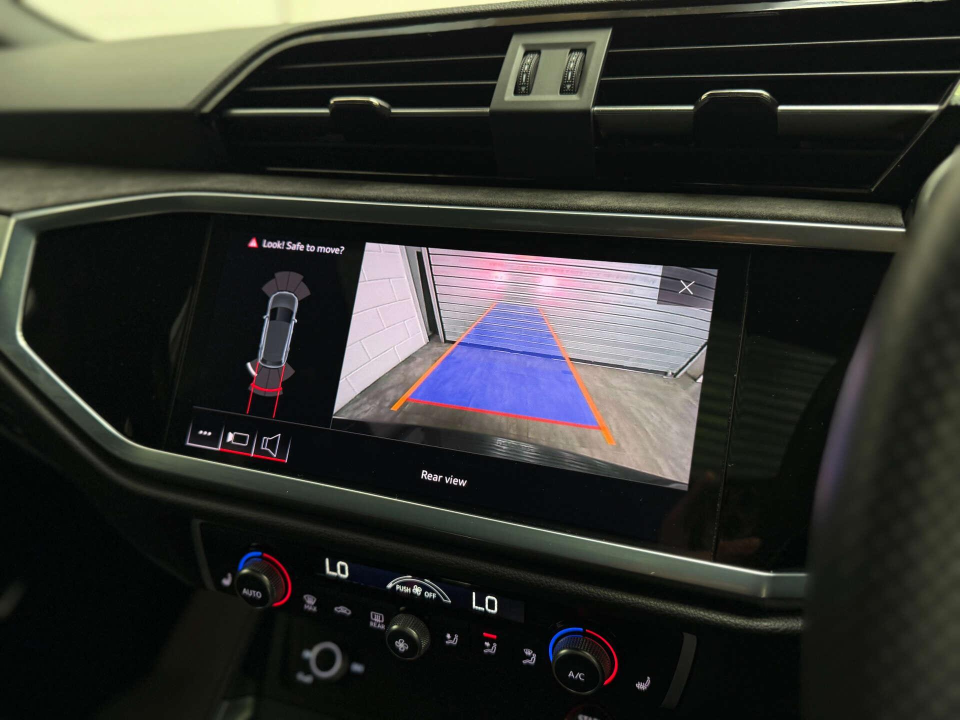Audi RS Q3 view 24