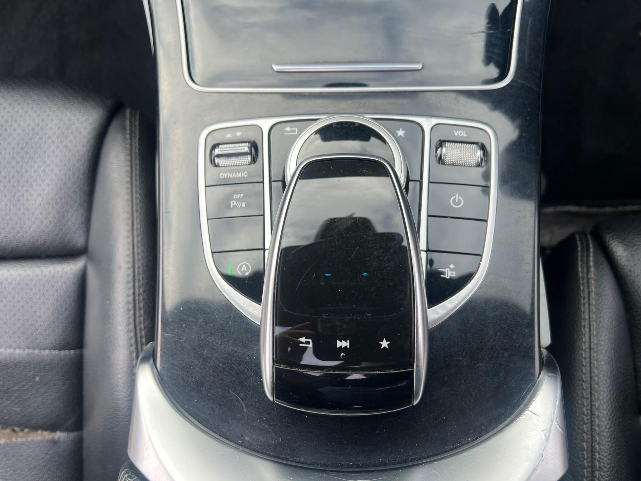Mercedes-Benz C-Class view 38