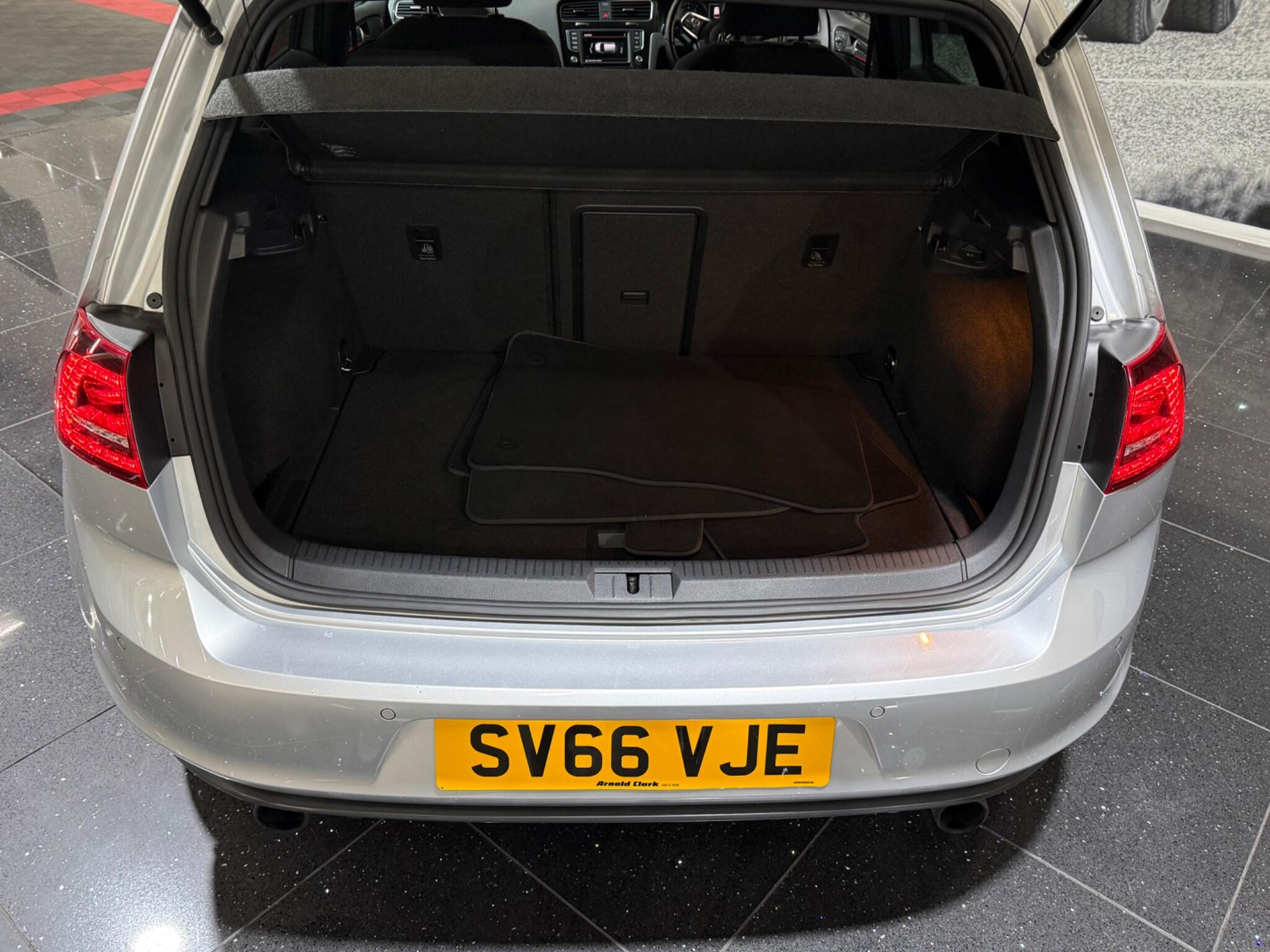 Volkswagen Golf view 20