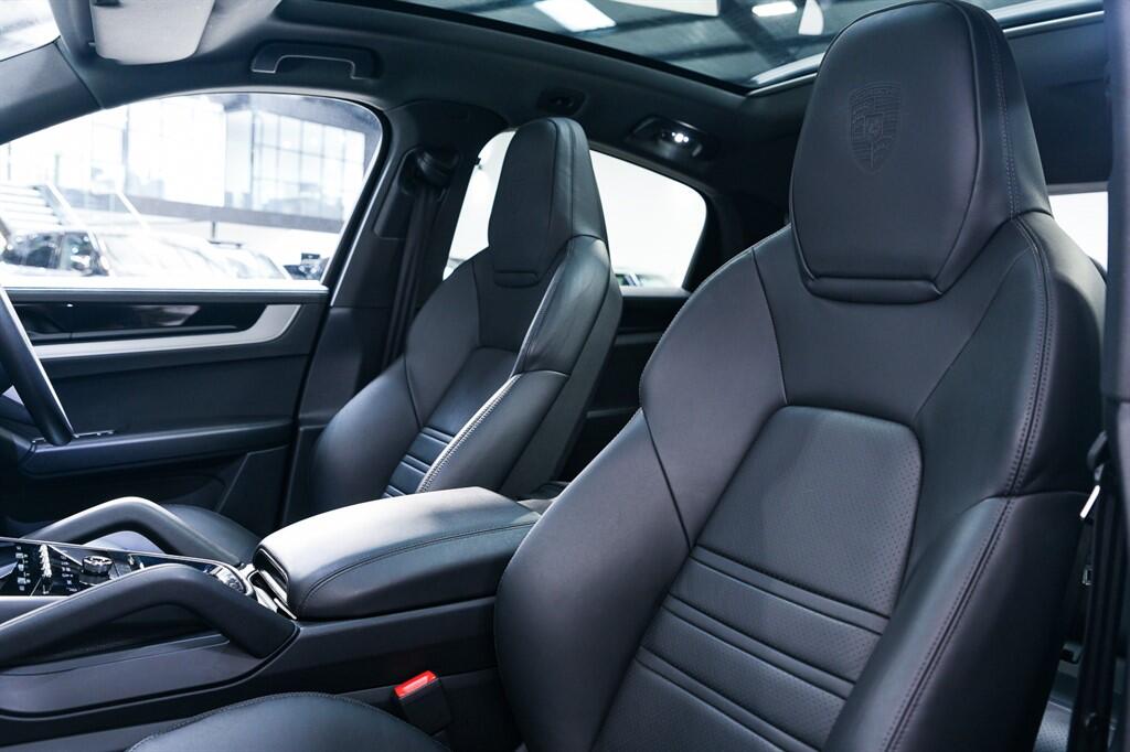 Porsche Cayenne view 17