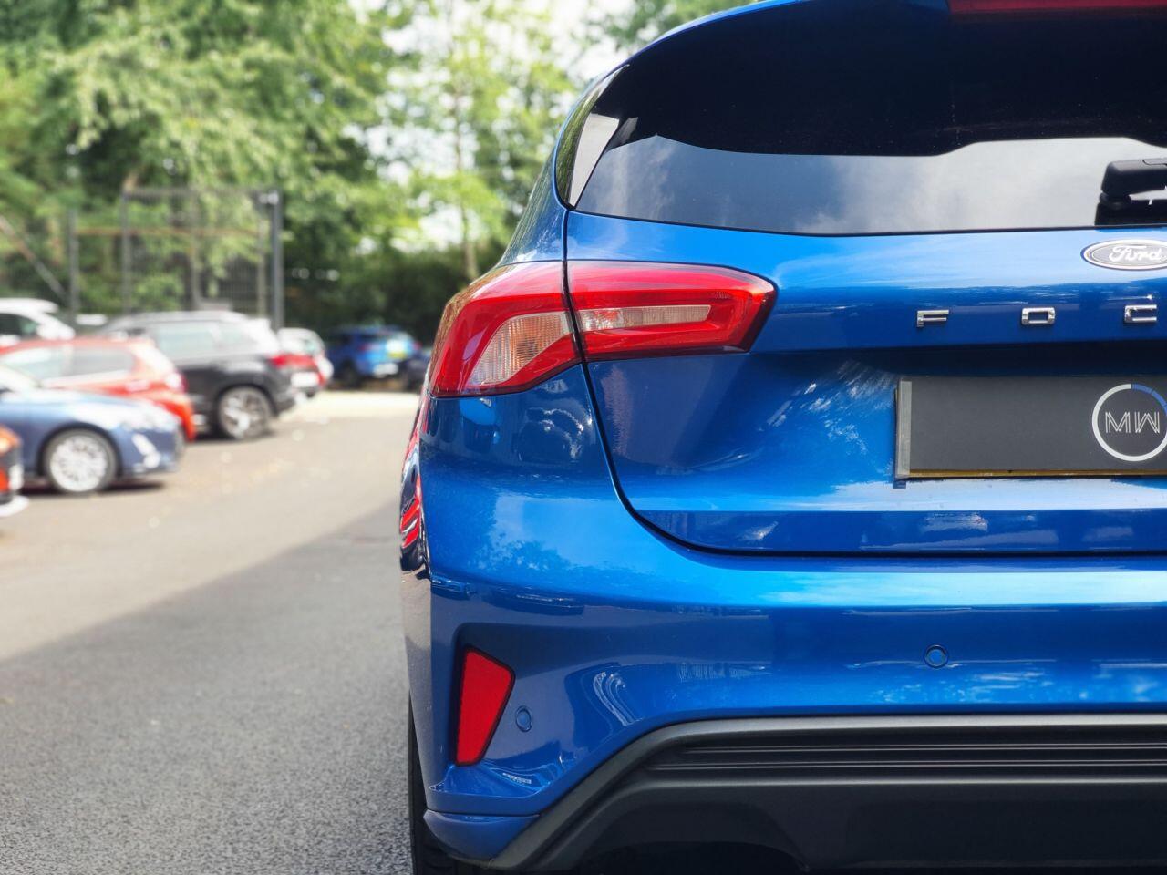 Ford Focus view 11