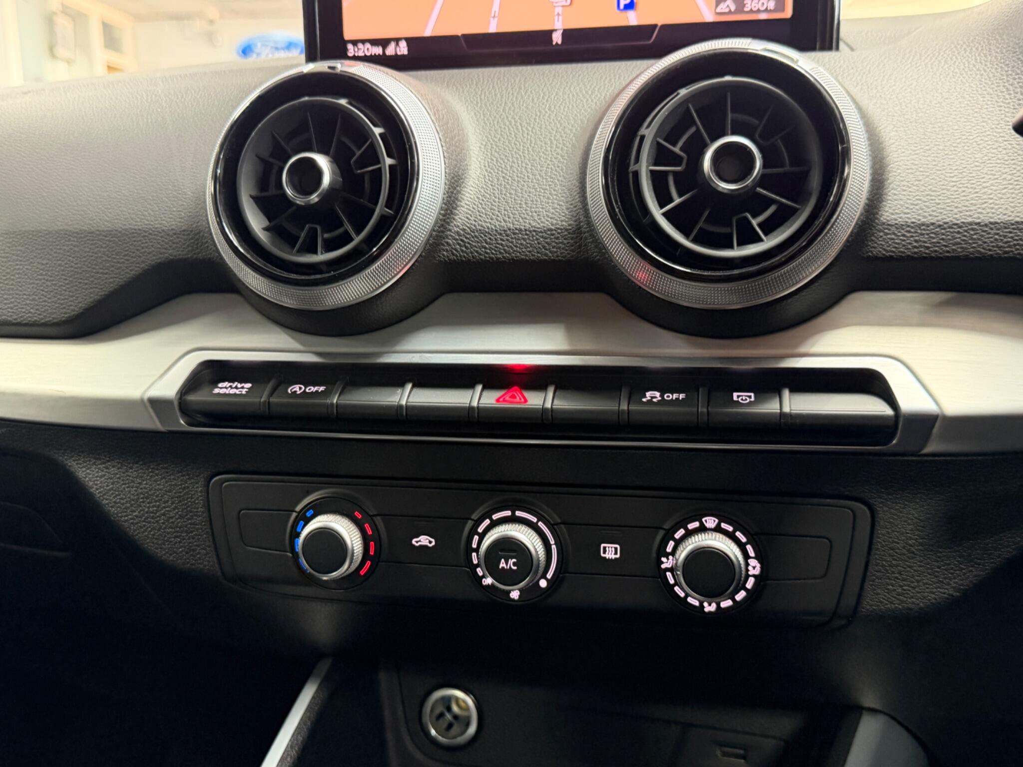 Audi Q2 view 26