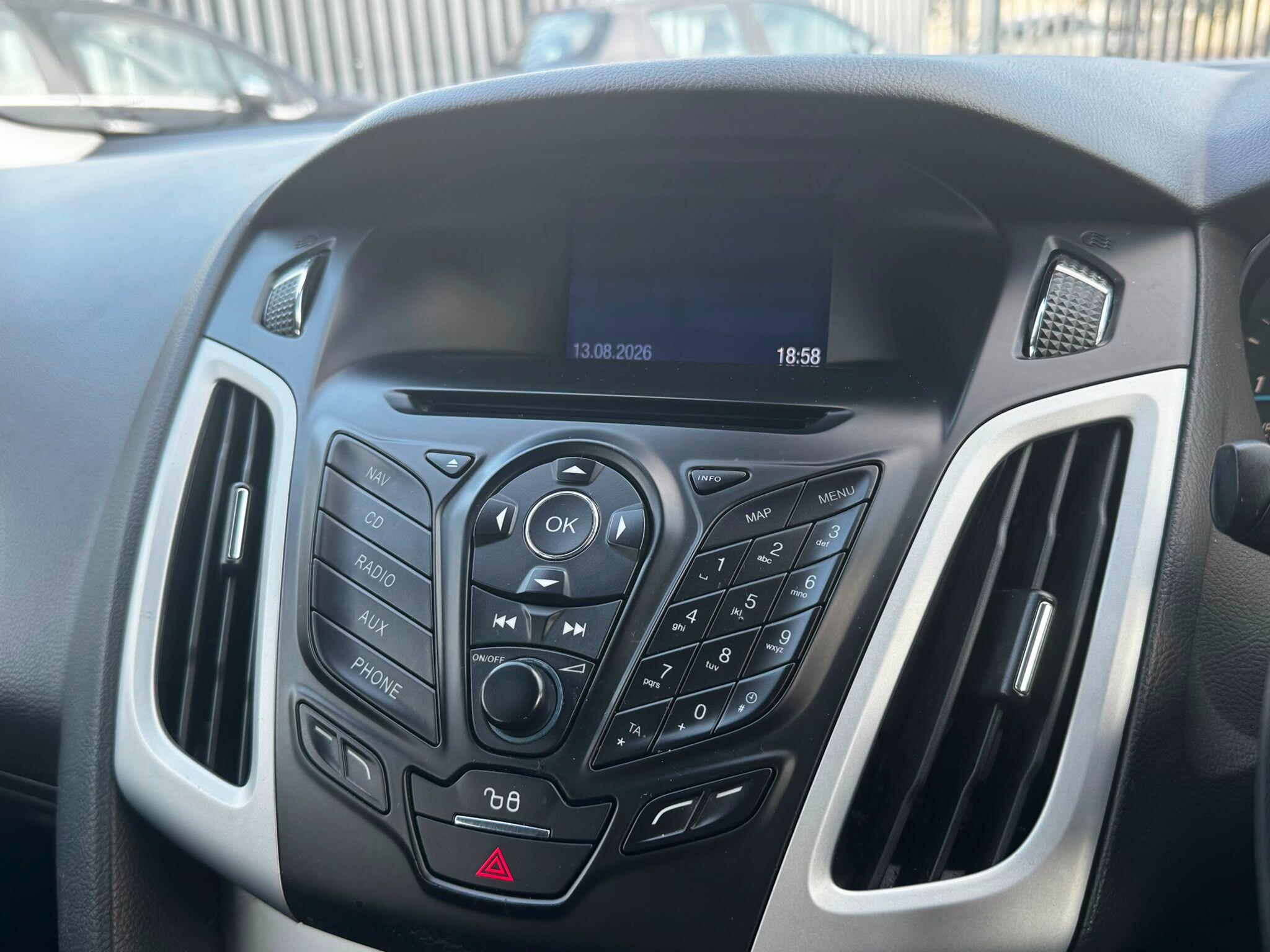 Ford Focus view 16