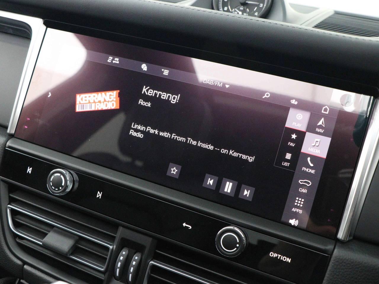 Porsche Macan view 37