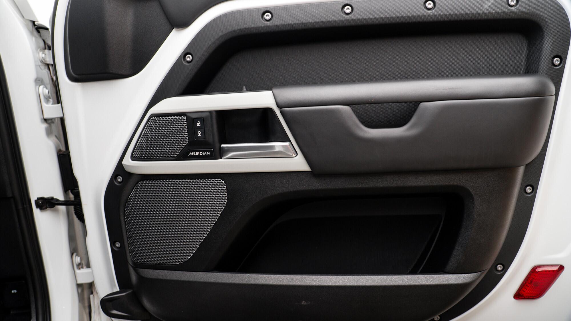 Land Rover Defender view 38