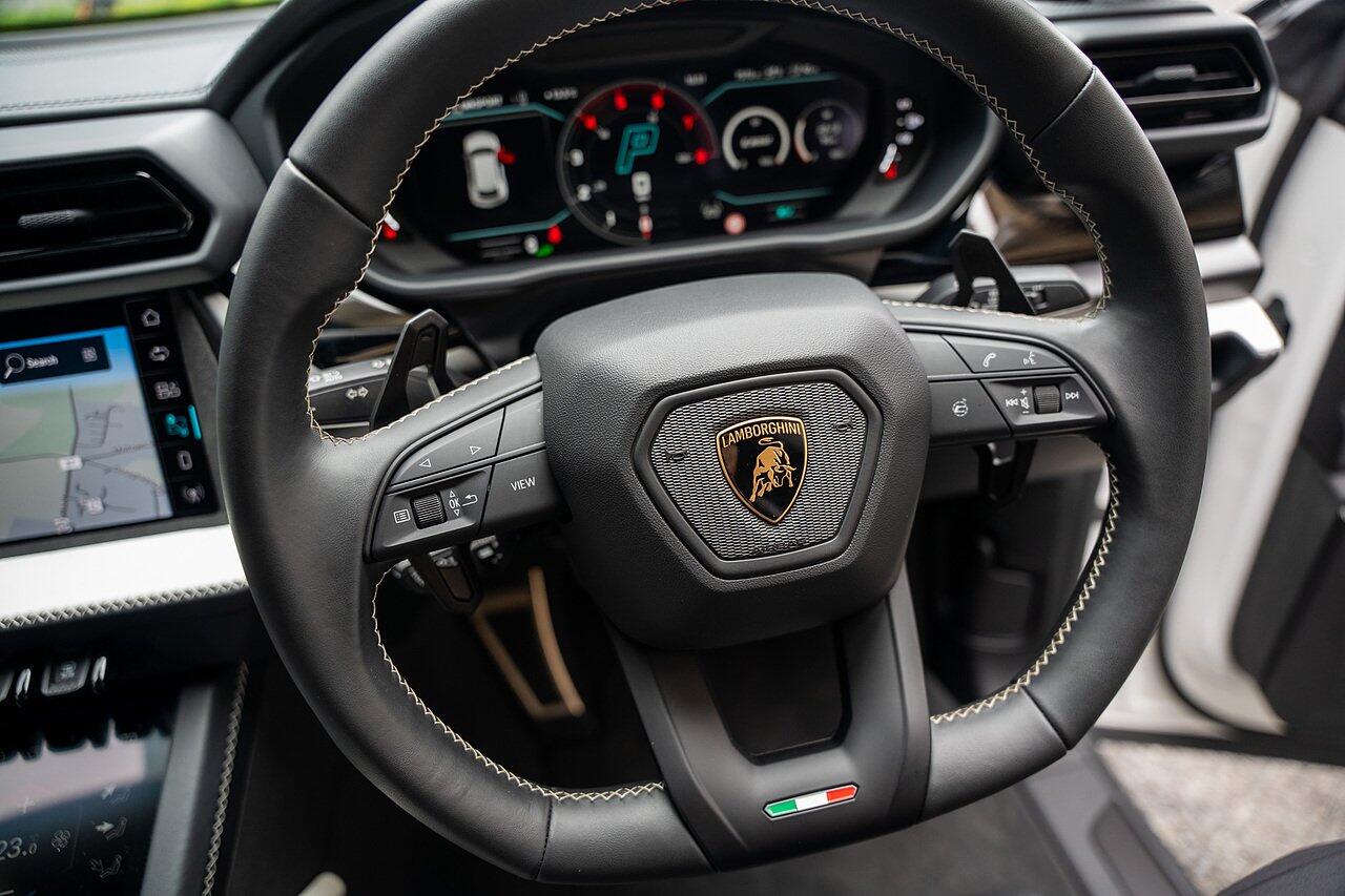 Lamborghini Urus view 58