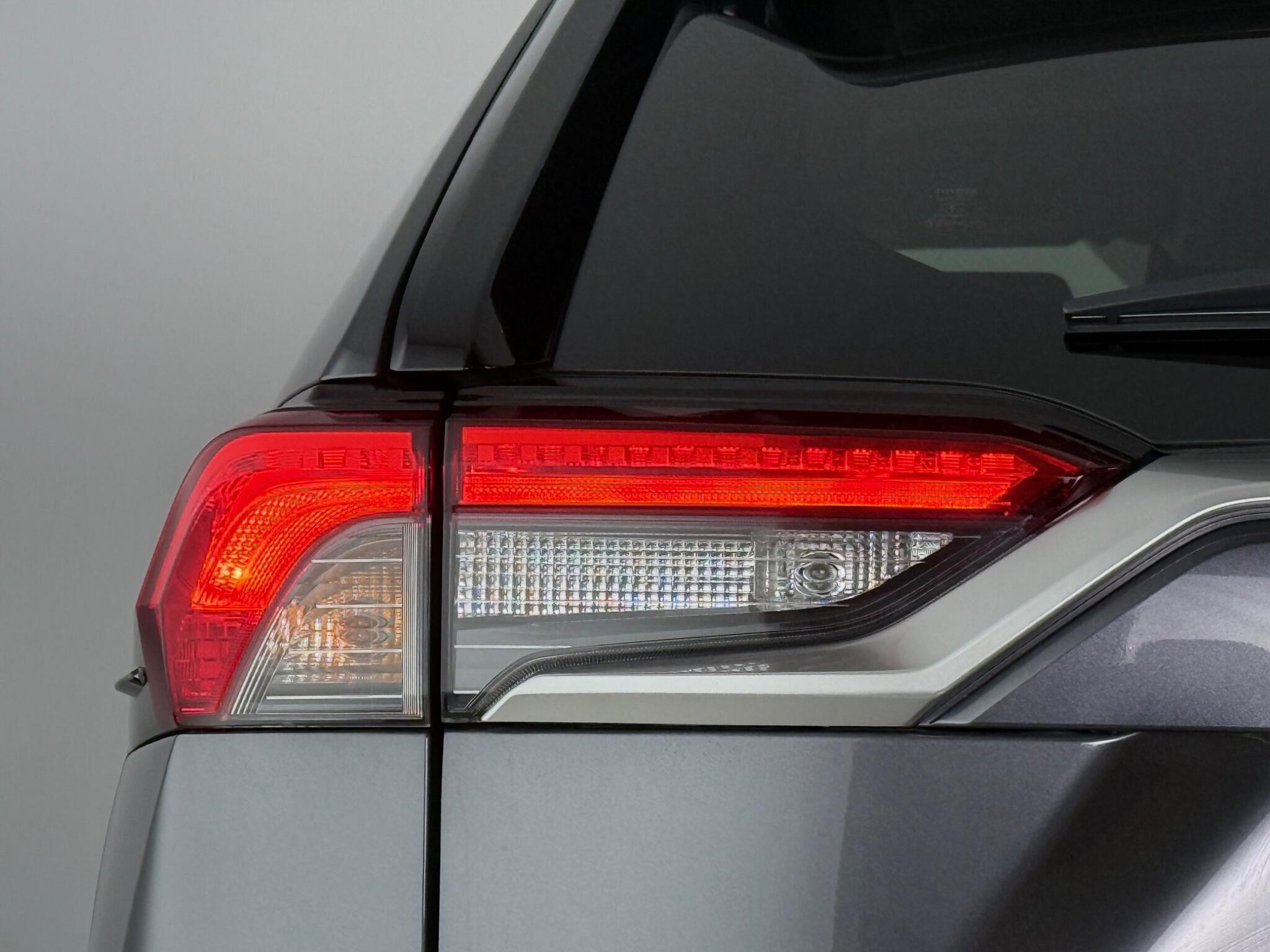 Toyota Rav4 view 11