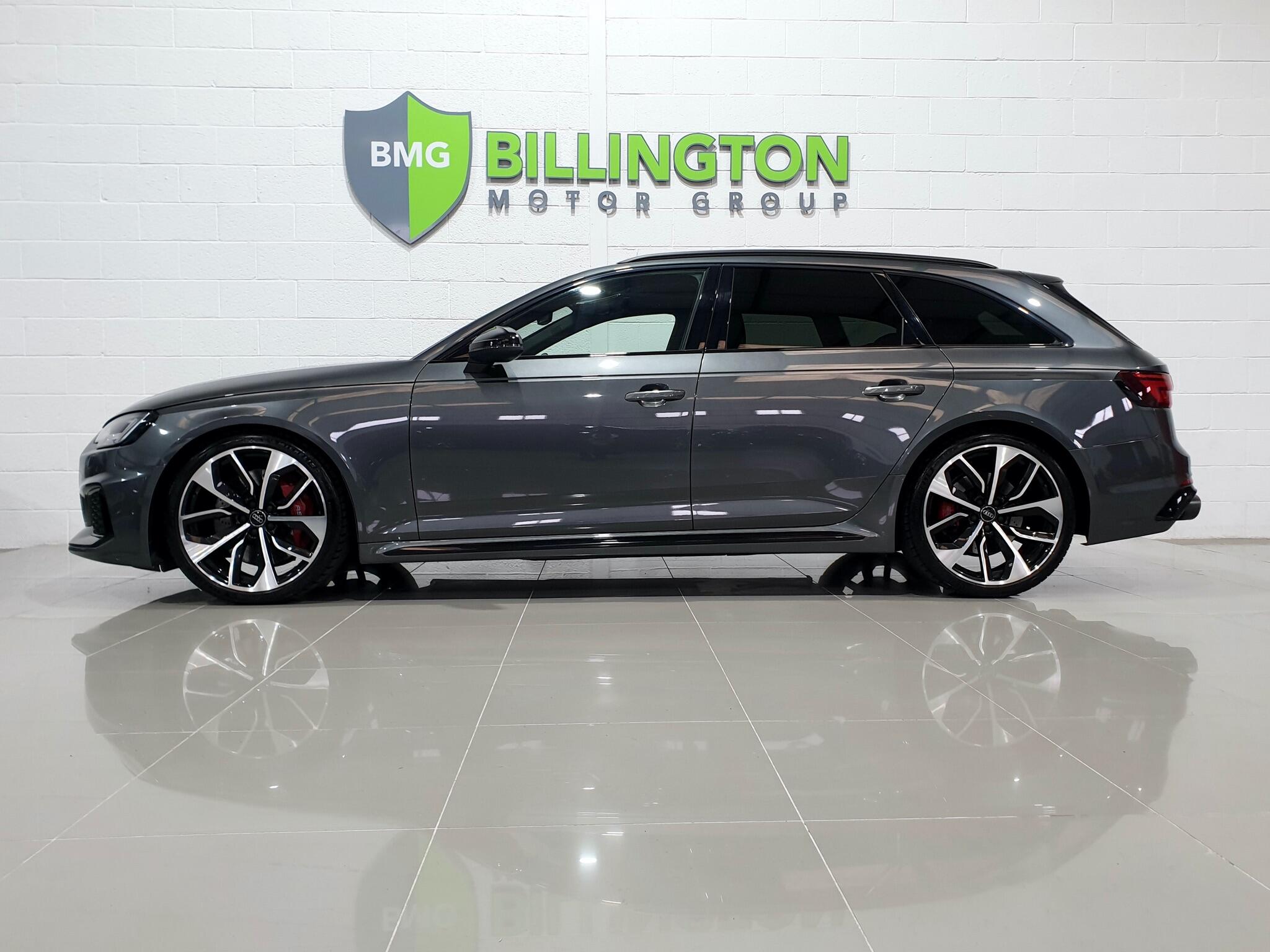 Audi RS4 view 4