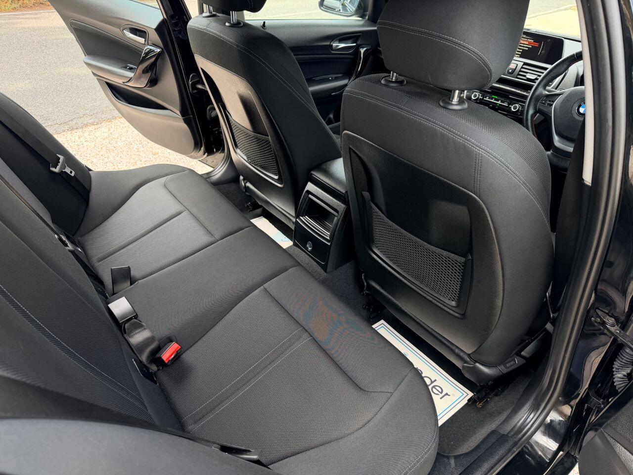 BMW 1 Series view 24
