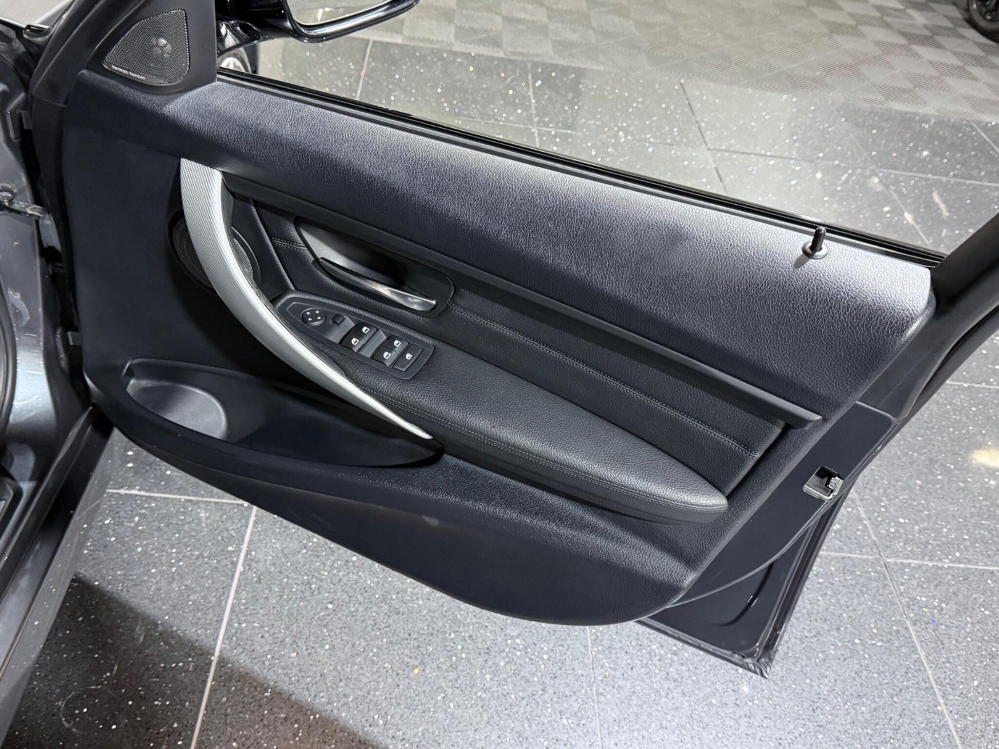 BMW 3 Series view 52