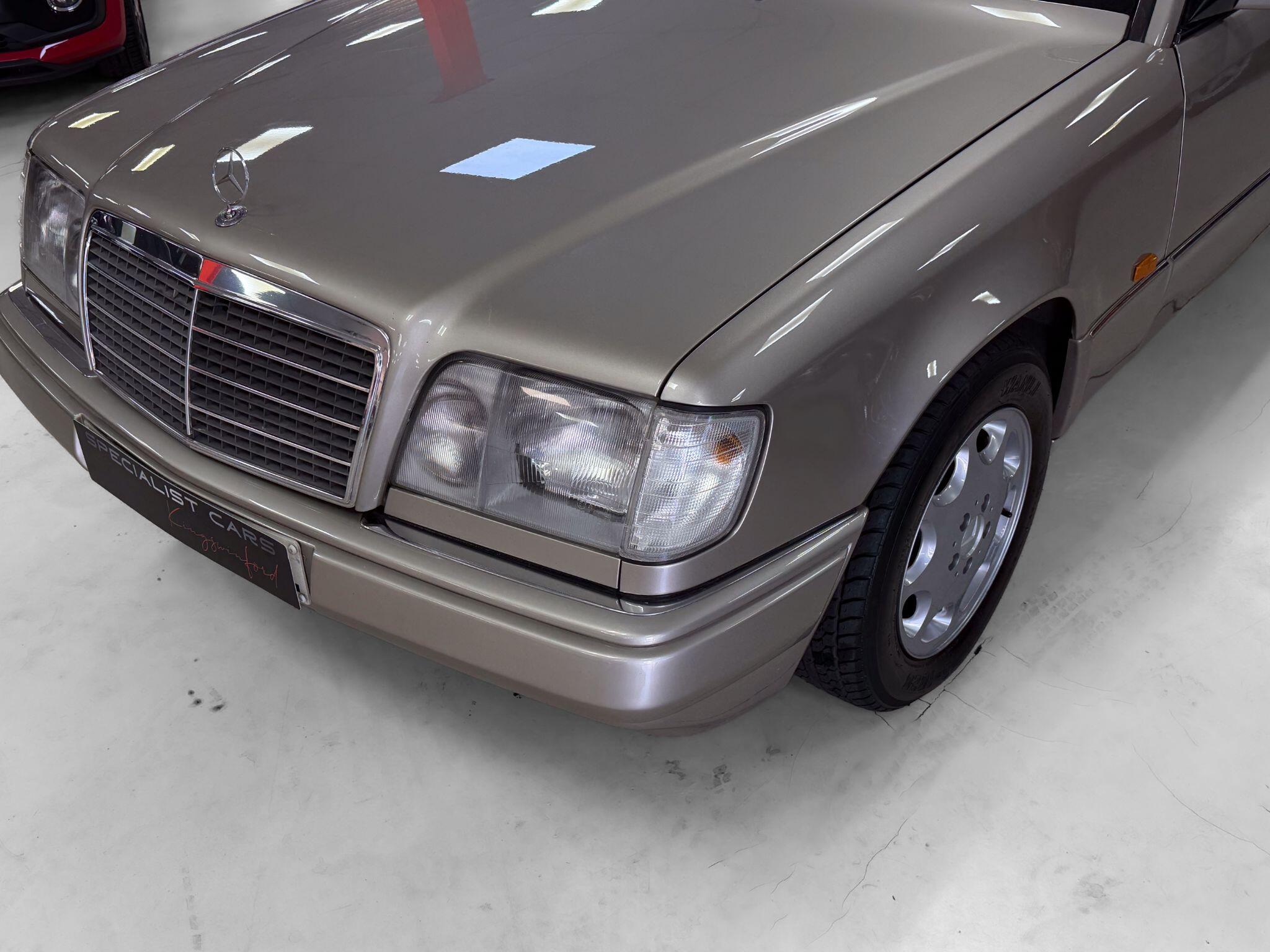 Mercedes-Benz E Class view 30