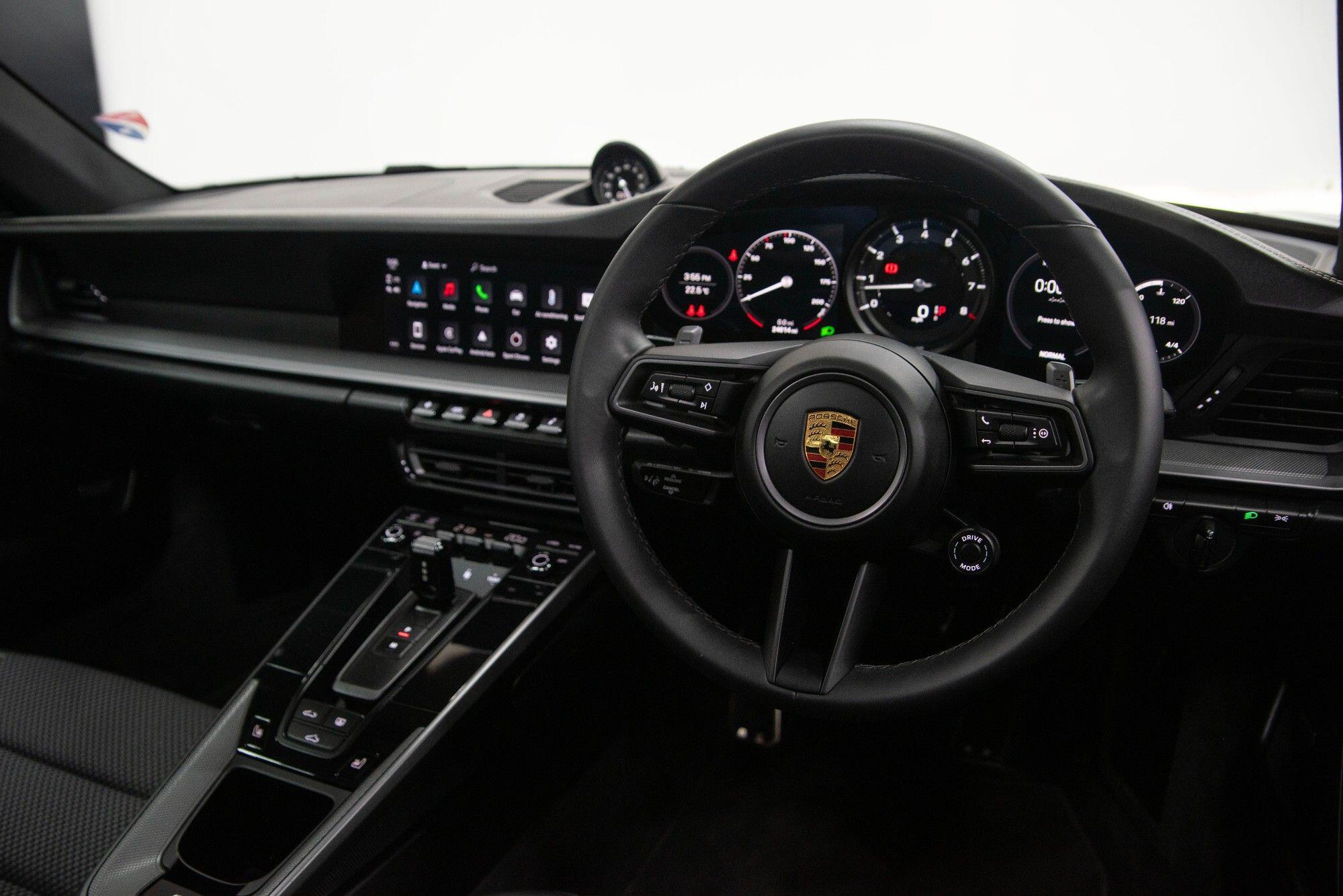 Porsche 911 view 39