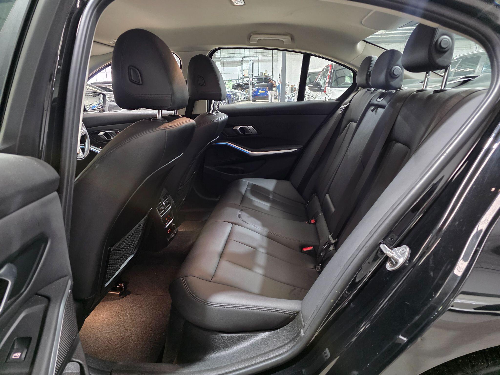 BMW 3 Series view 27