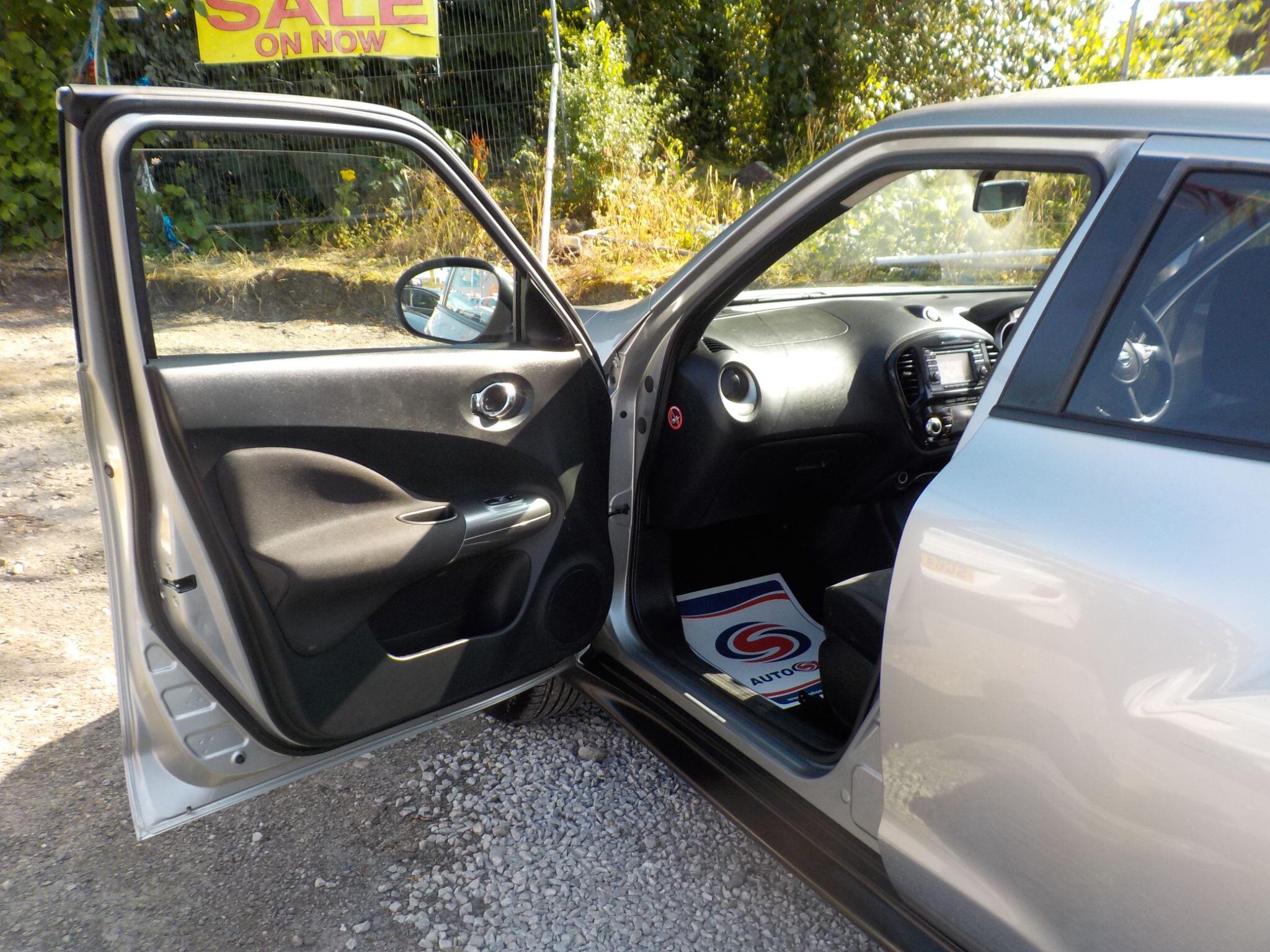 Nissan Juke 1.6 Acenta Premium Euro 5 (s/s) 5dr
