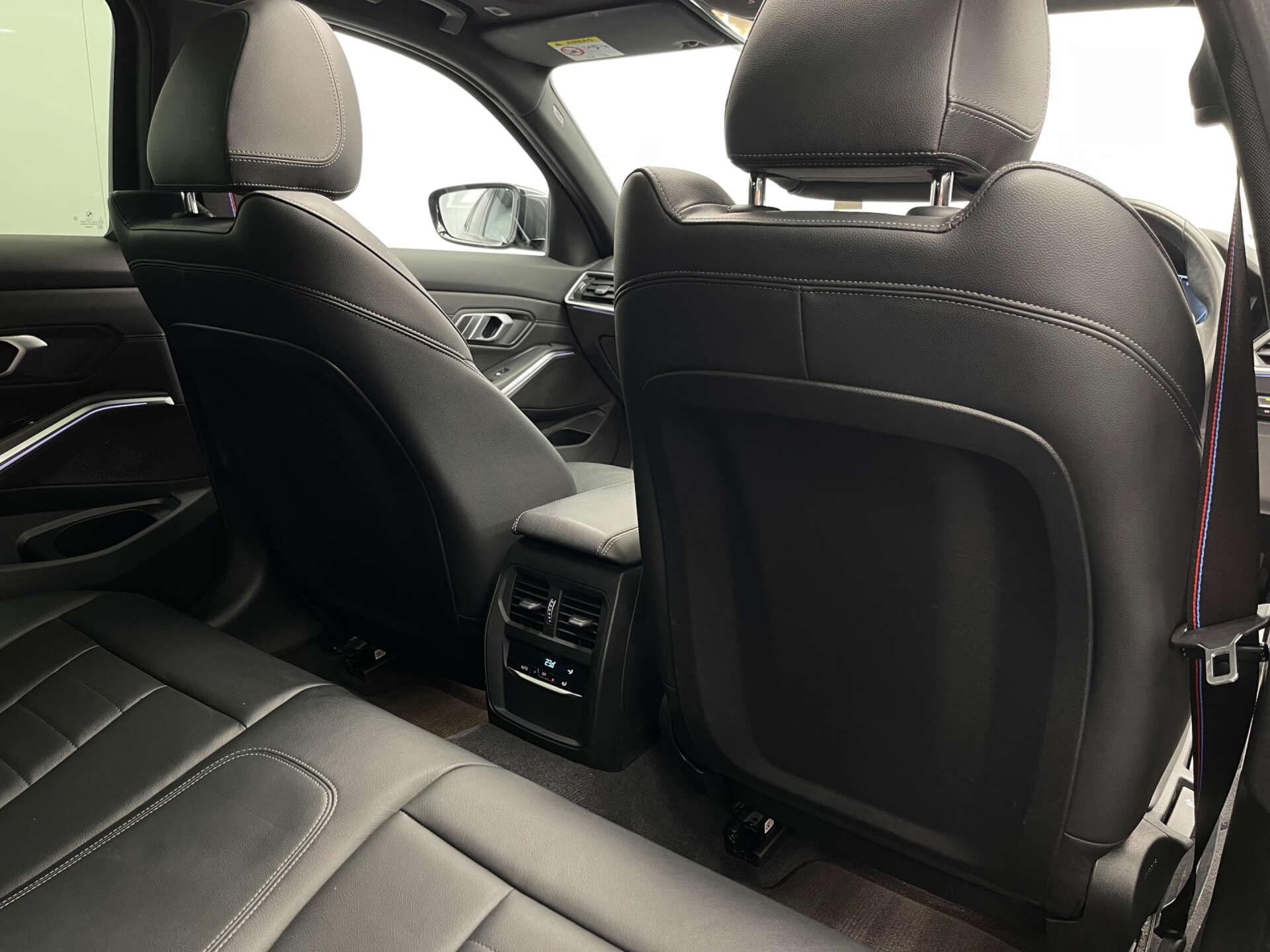 BMW 3 Series view 33