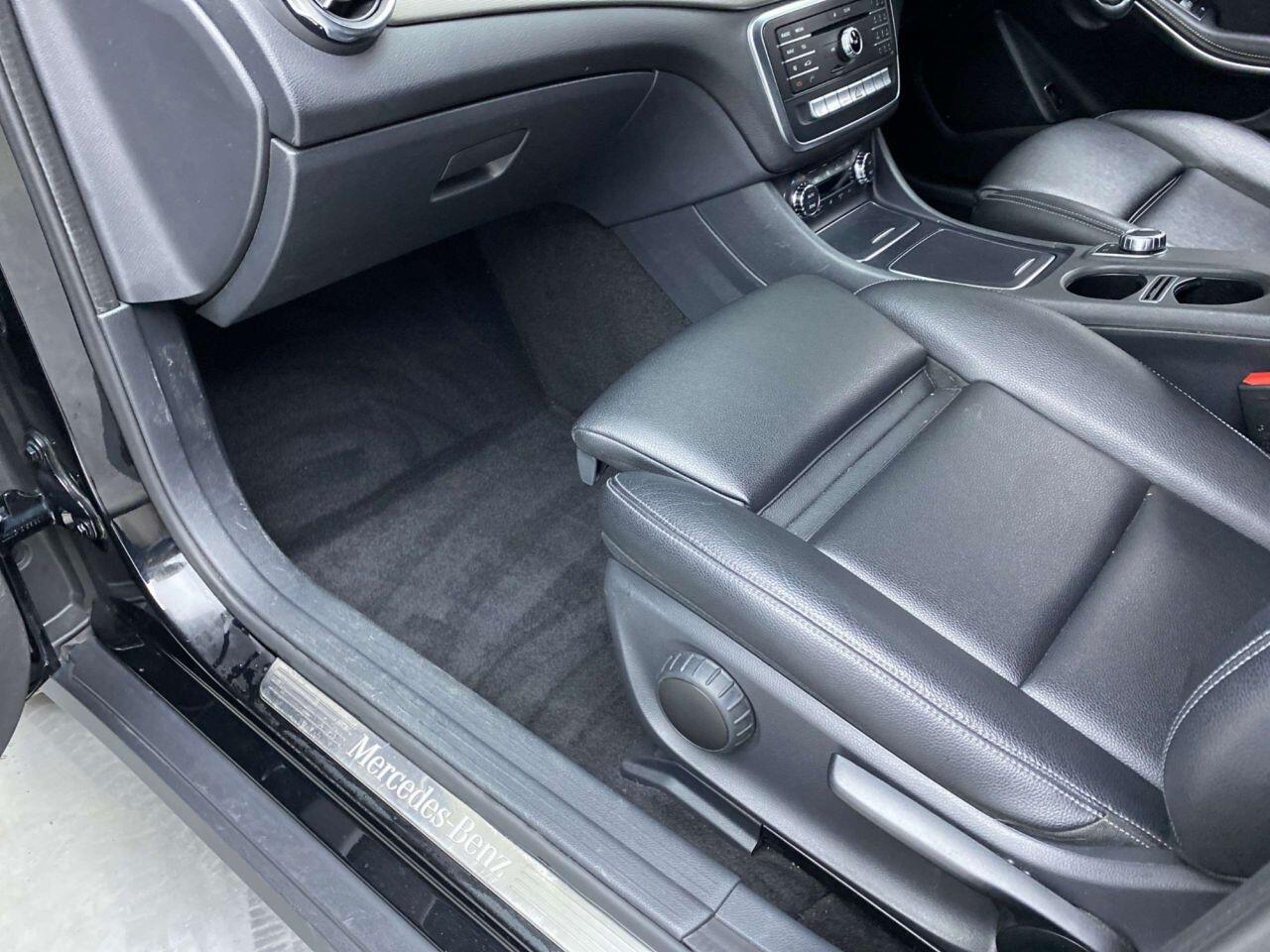 Mercedes-Benz Gla view 14
