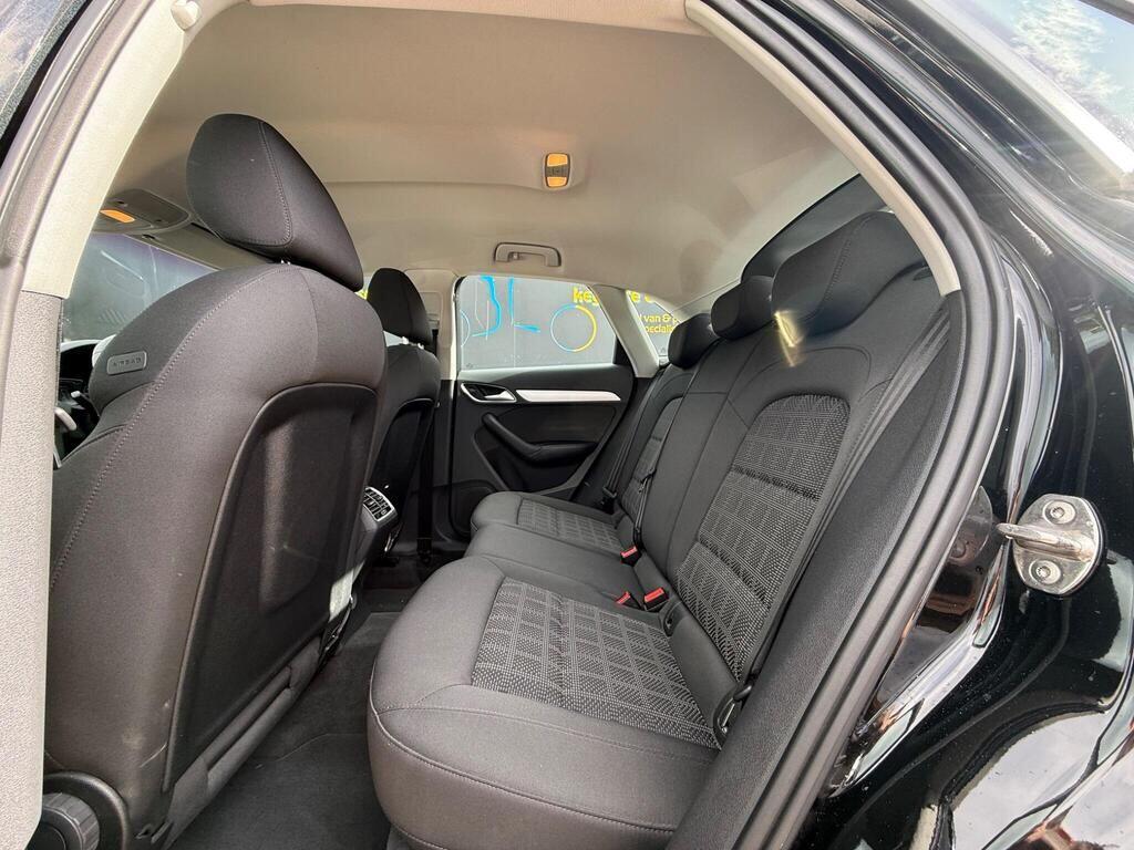 Audi Q3 view 18