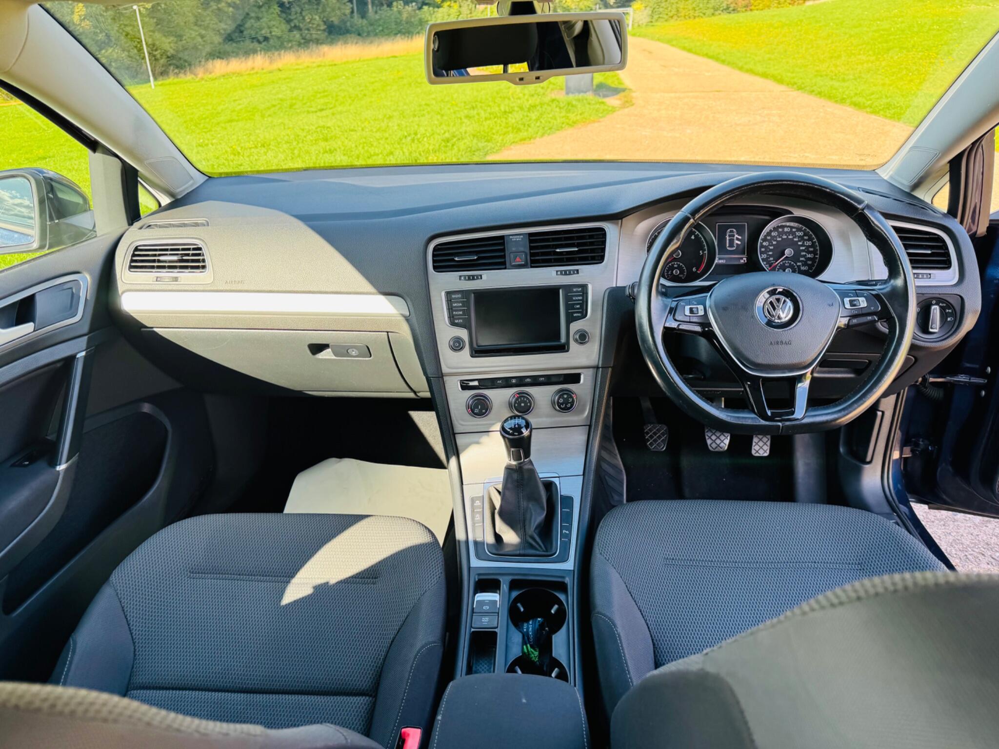 2015 Volkswagen Golf image 15