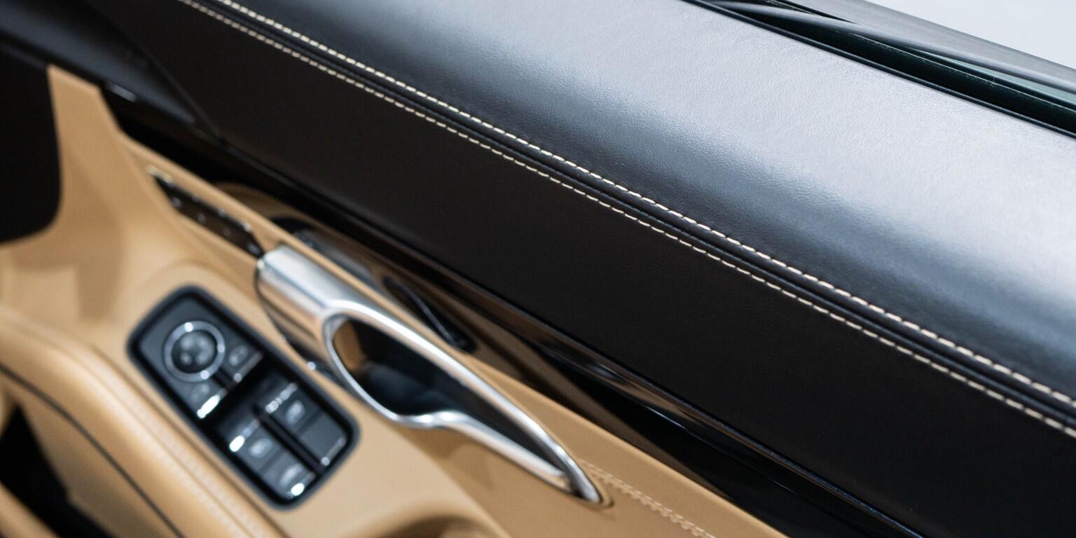 Porsche 911 view 24