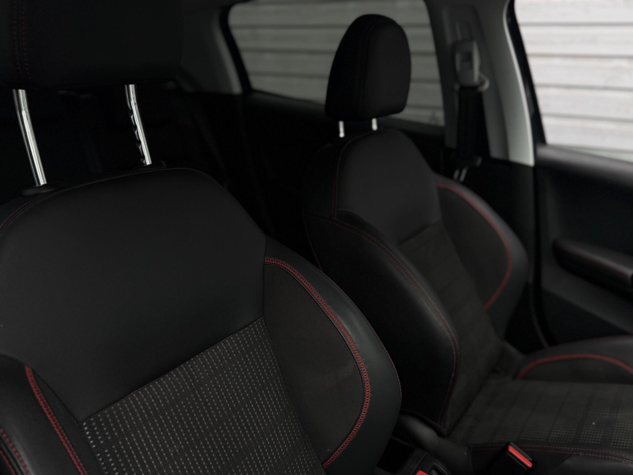 Peugeot 208 view 14