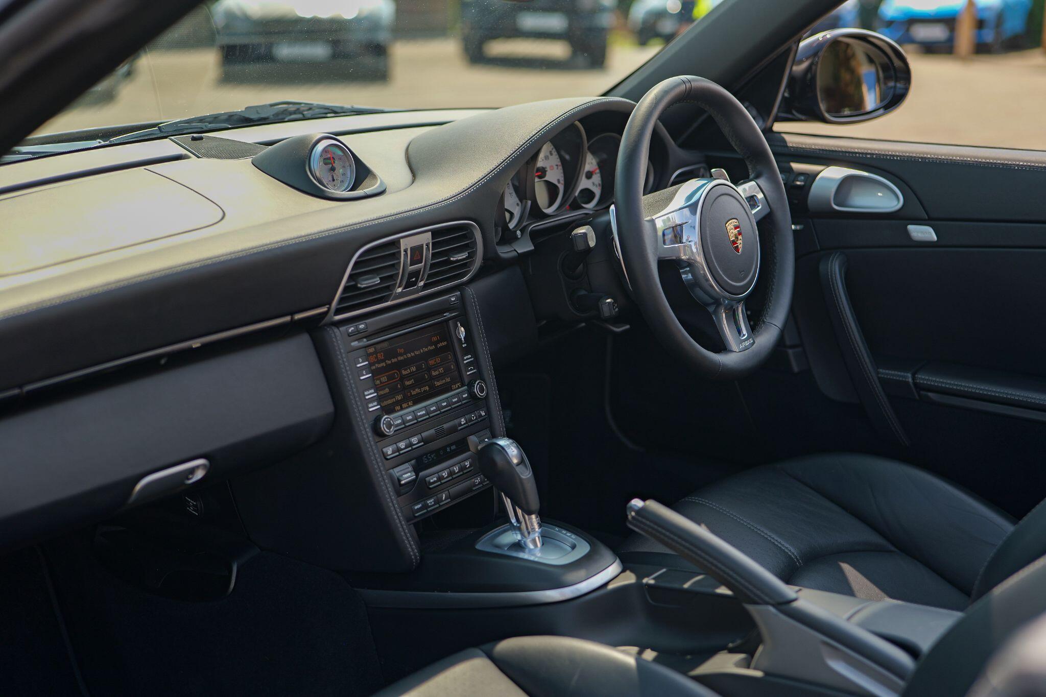 Porsche 911 view 19