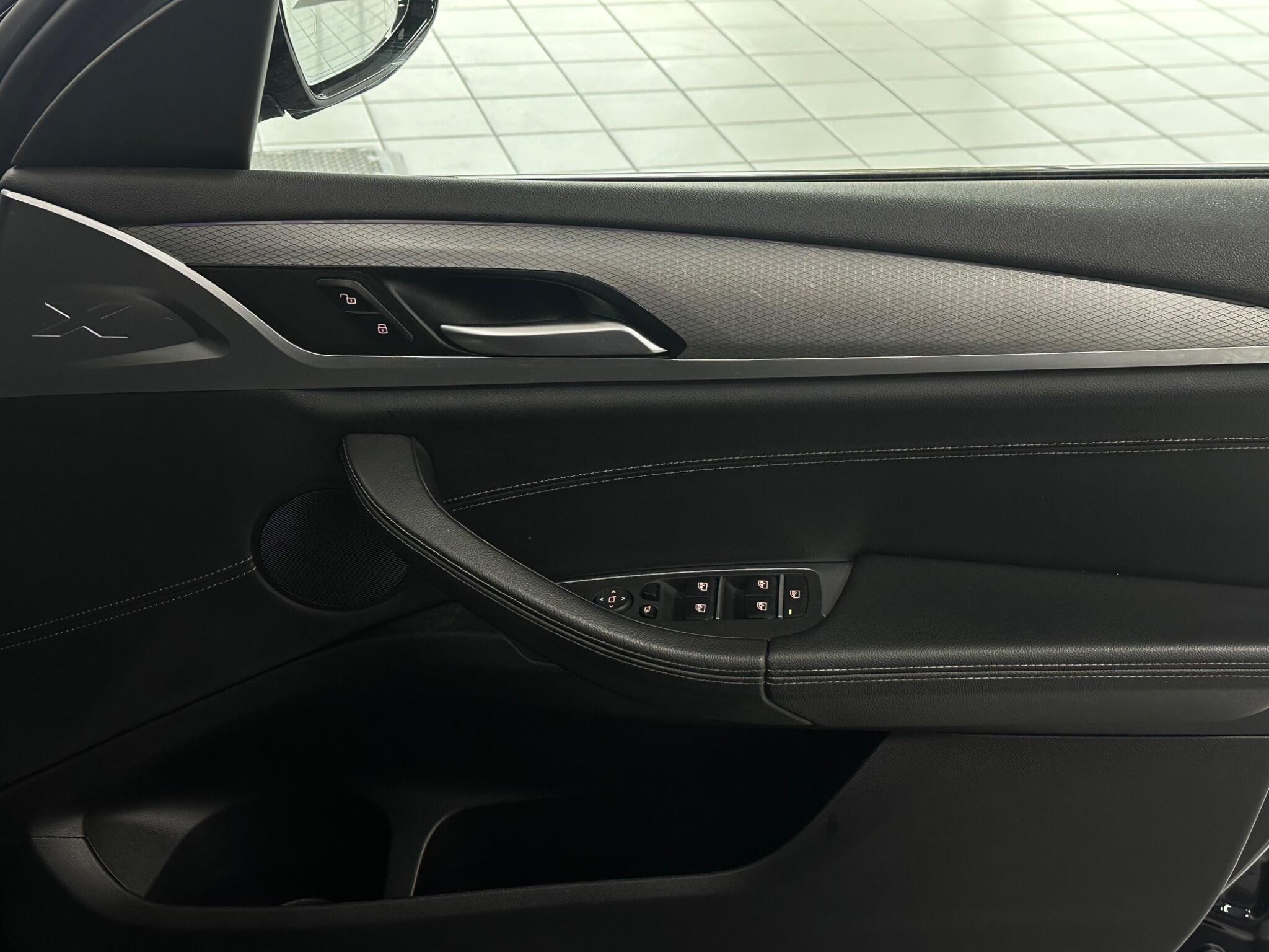 BMW X4 view 19