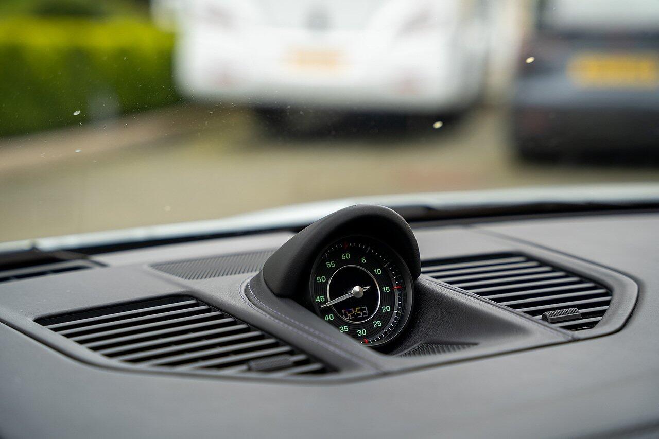Porsche 911 view 70