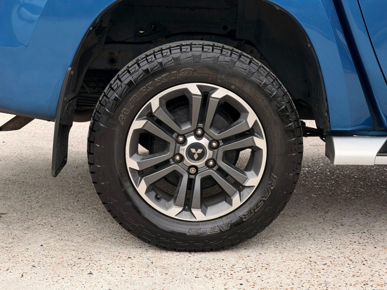 Mitsubishi L200 view 12