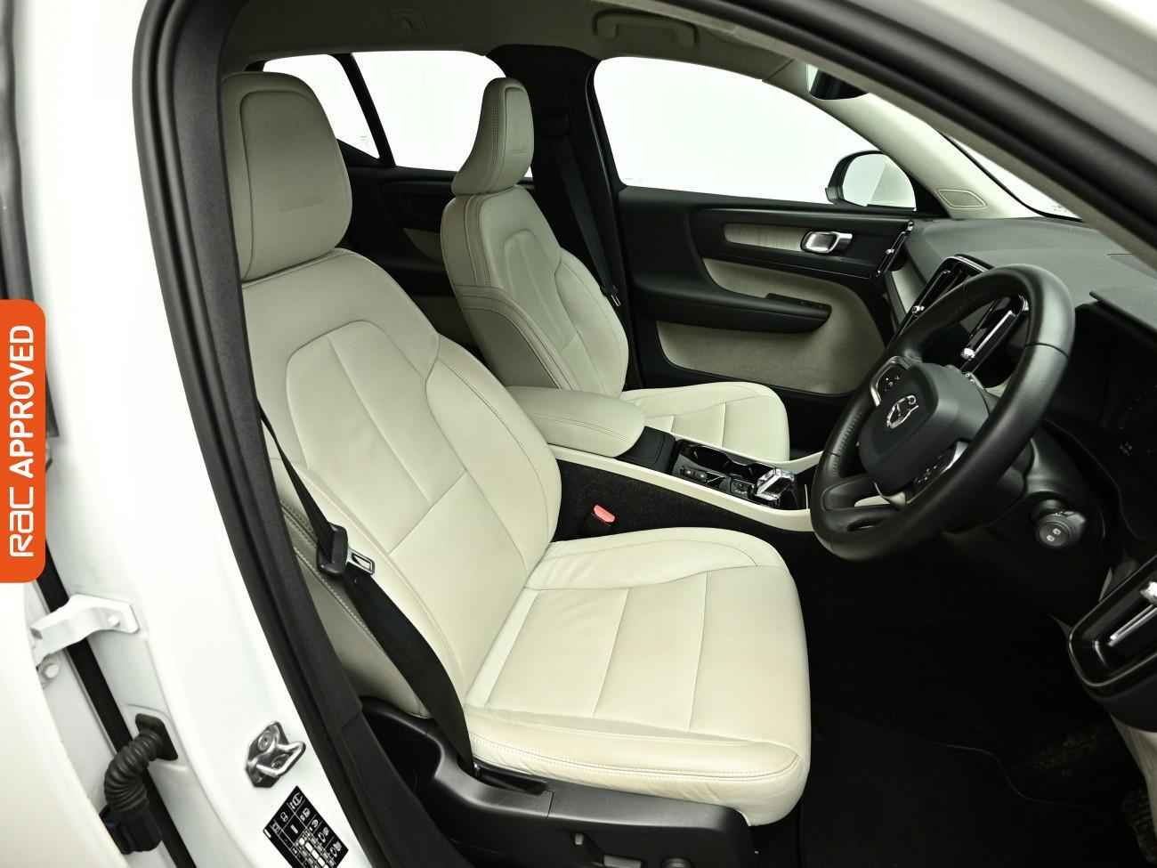 Volvo XC40 view 12