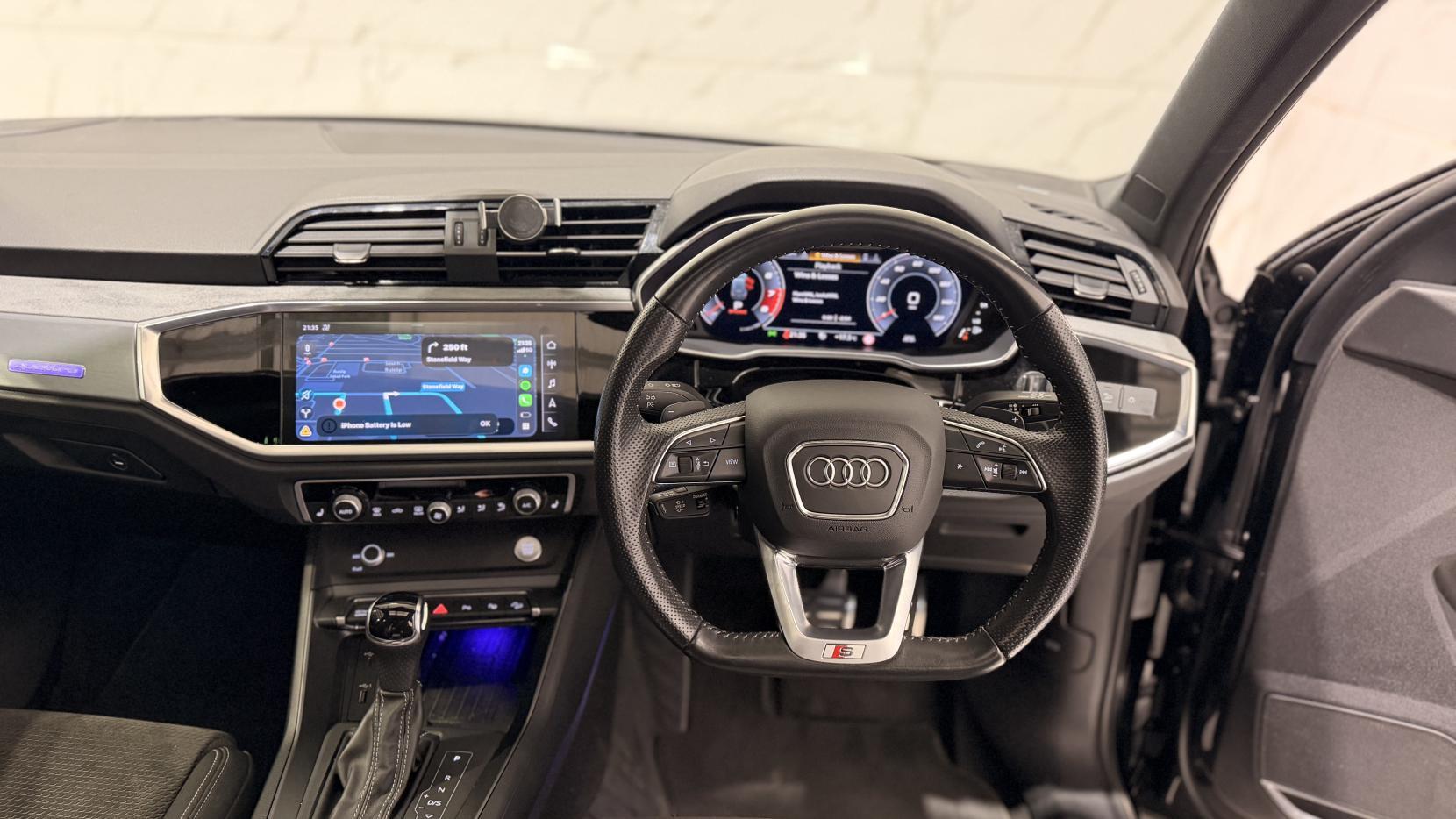 Audi Q3 view 8