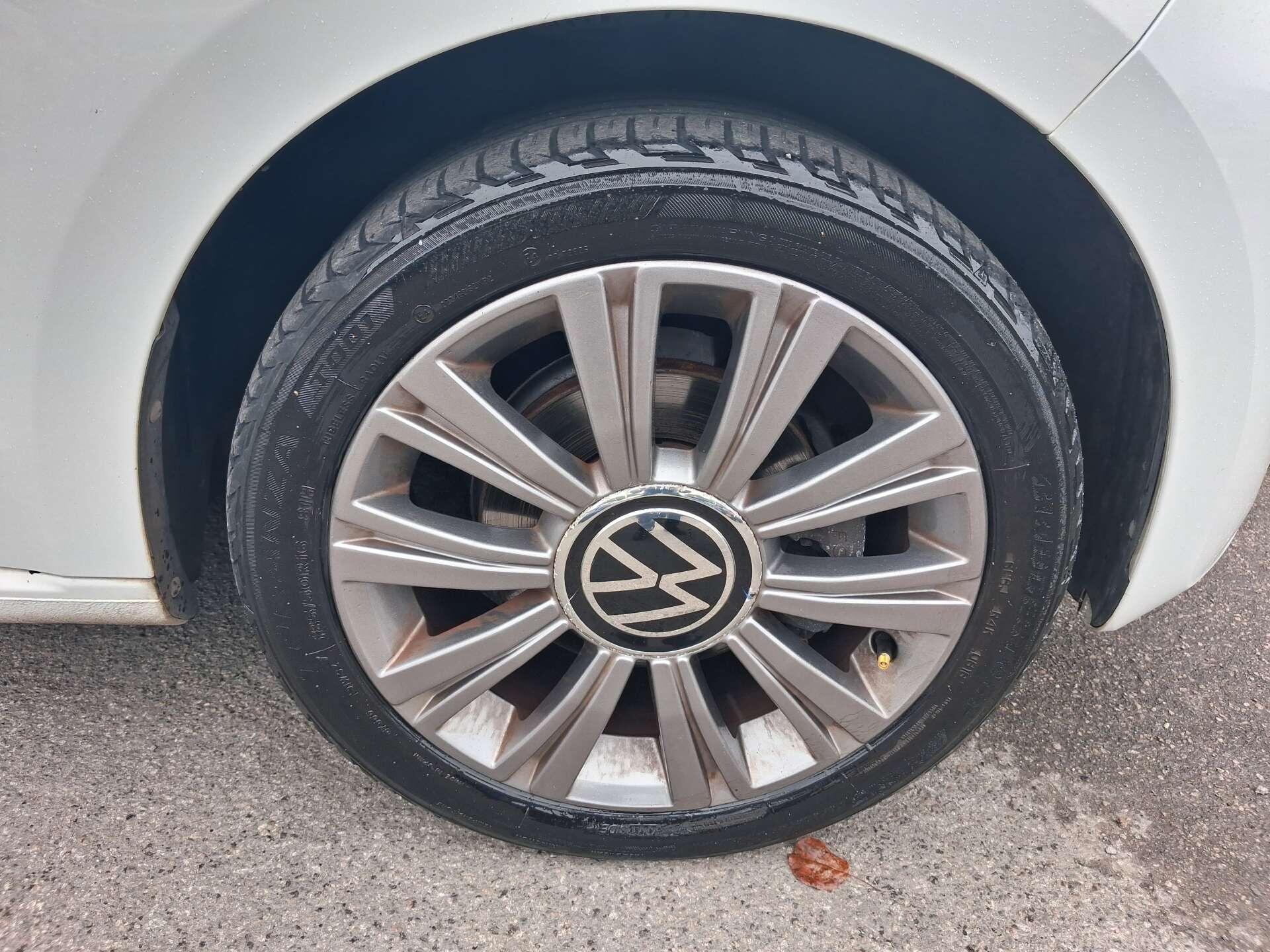 Volkswagen up! view 19