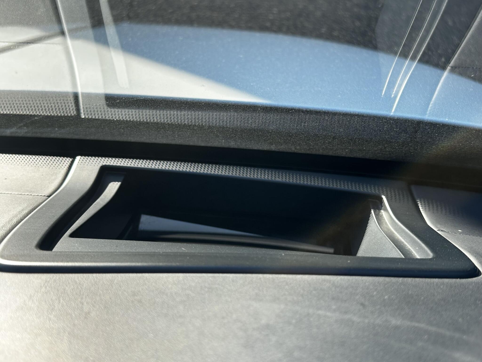 Rolls-Royce Dawn view 27