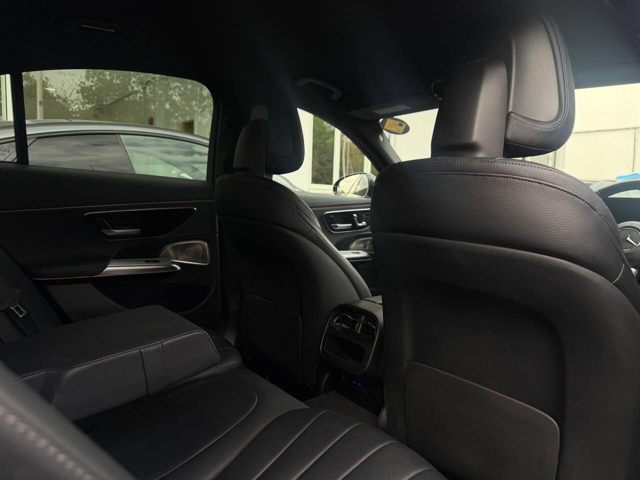 Mercedes-Benz E-Class view 14