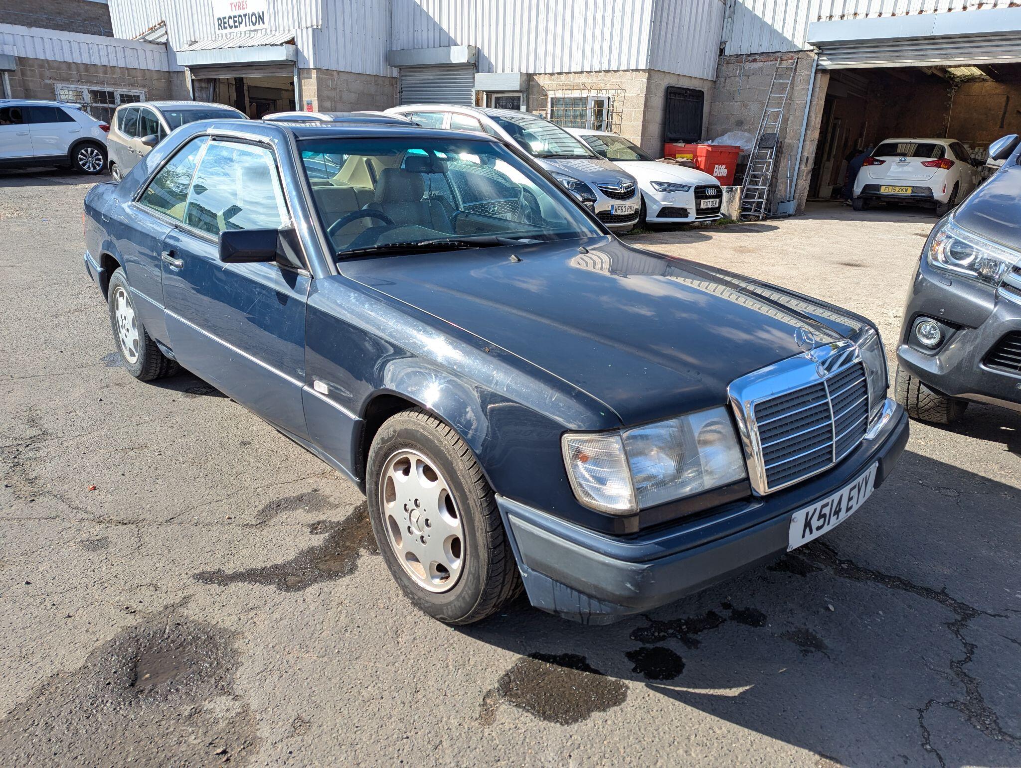Mercedes-Benz 220