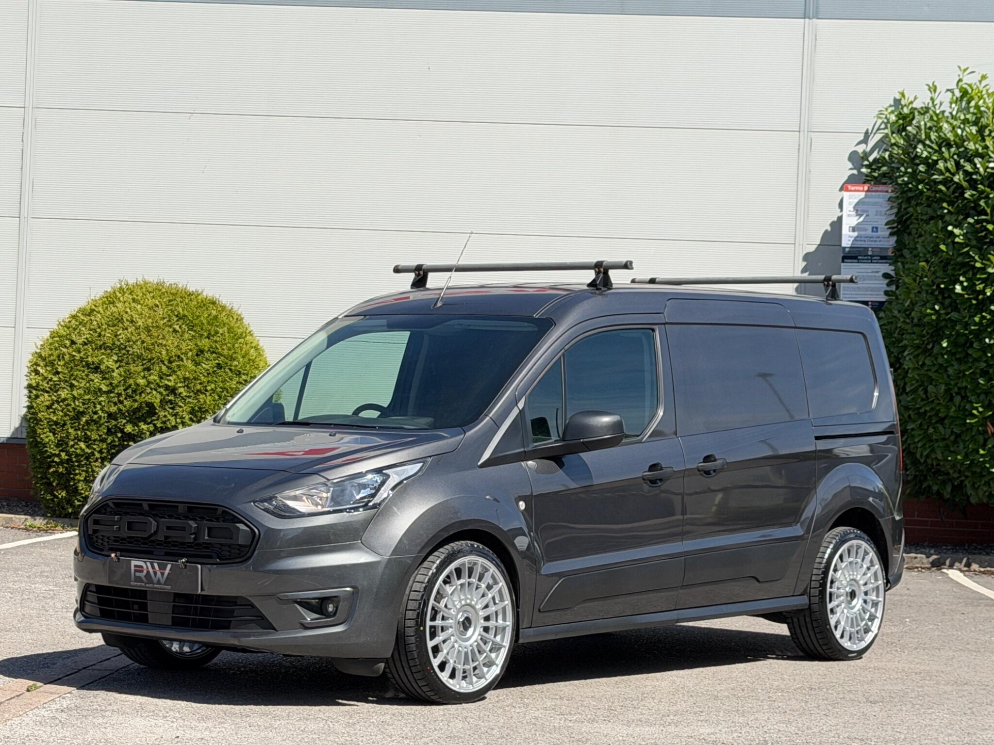 Ford Transit Connect view 17