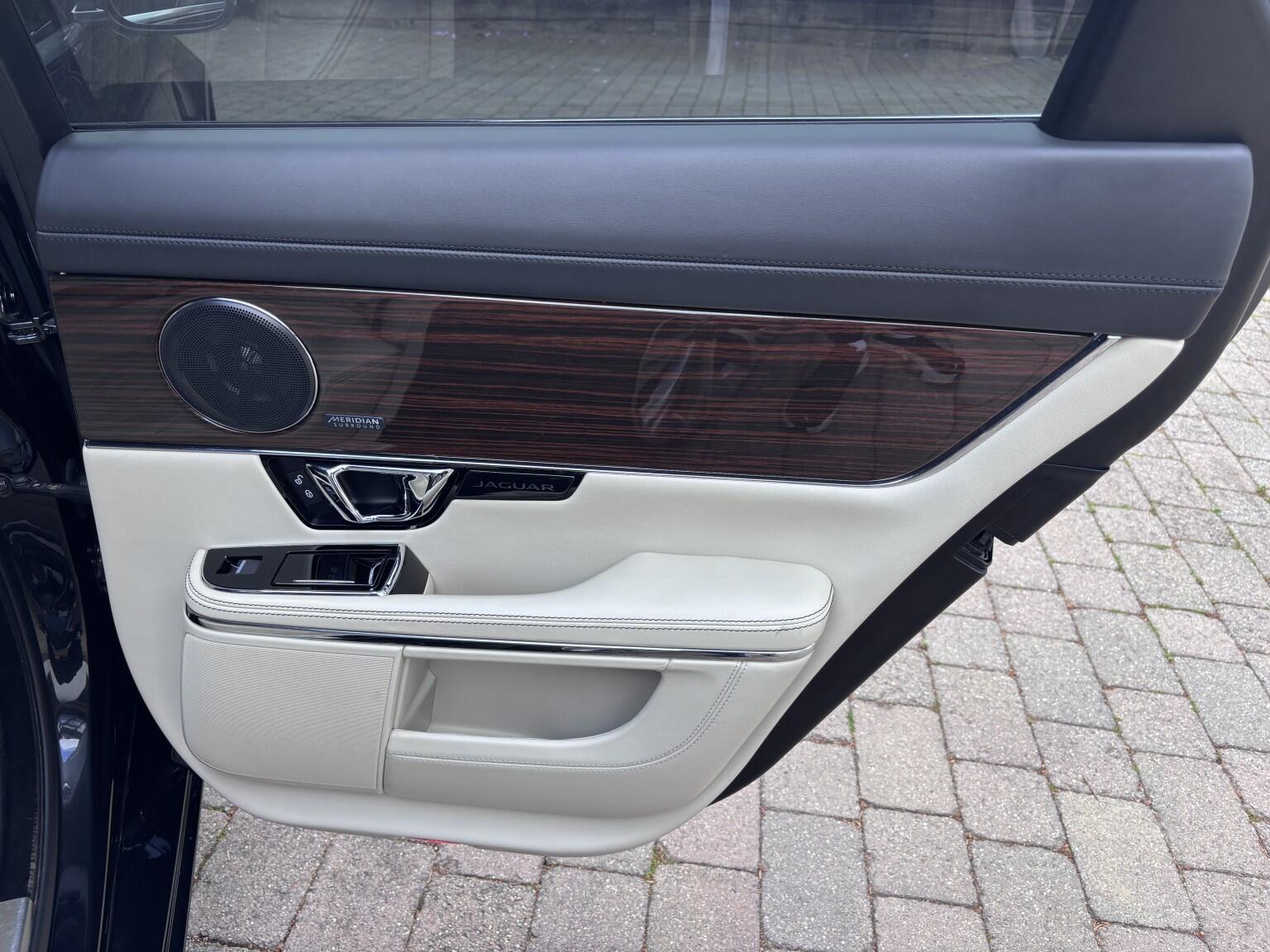 Jaguar XJ view 17