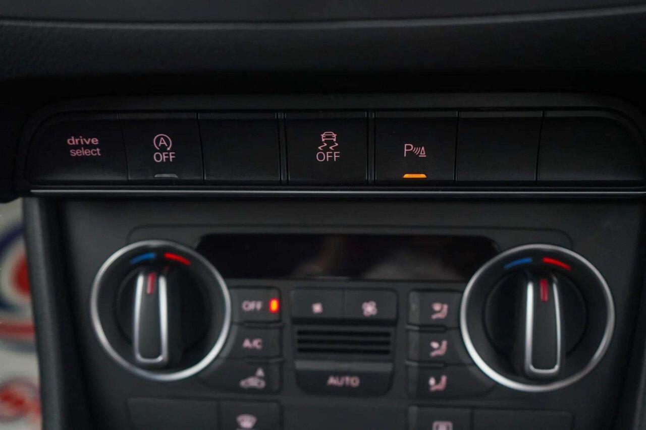 Audi Q3 view 21