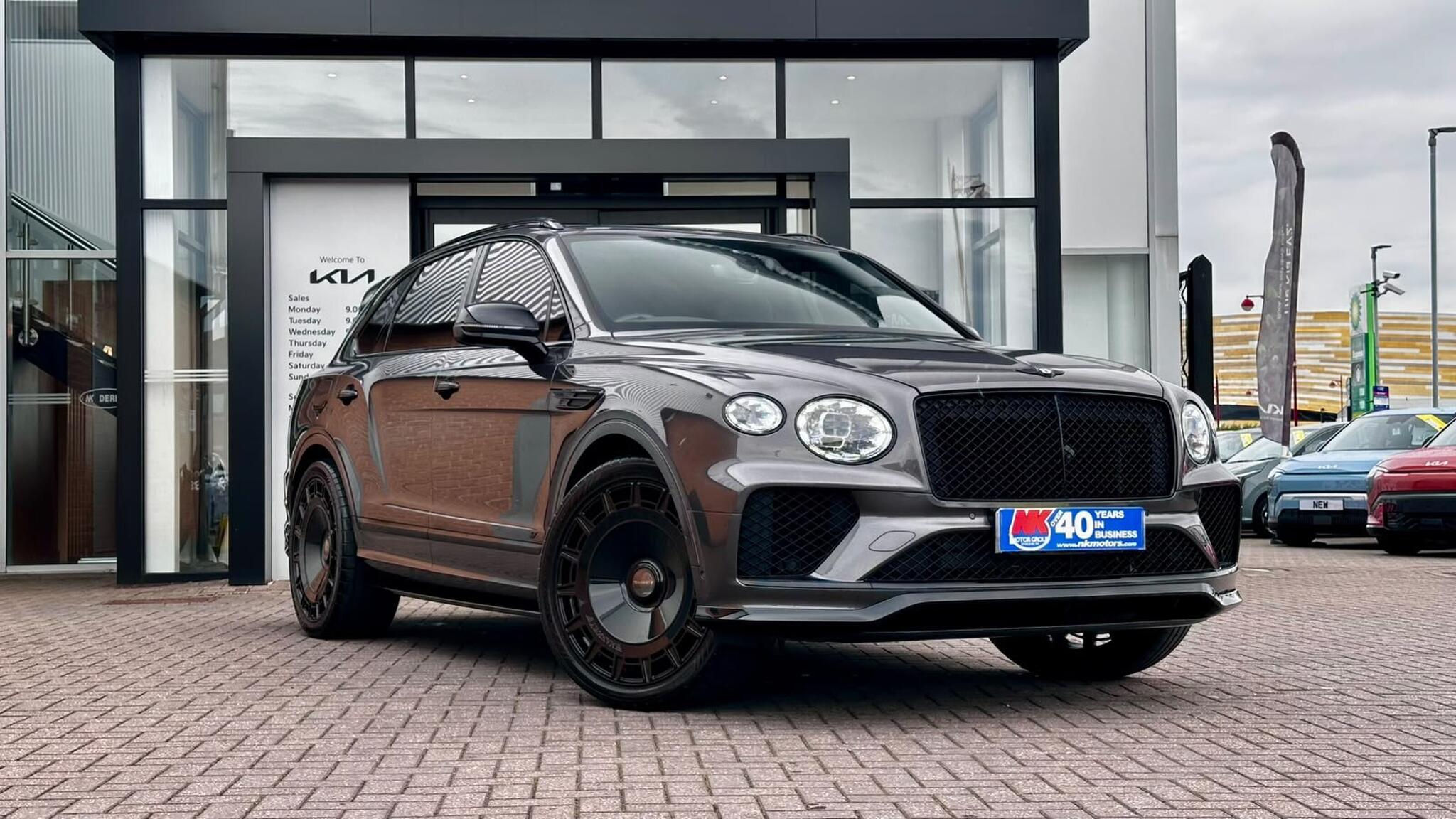Bentley Bentayga view 3