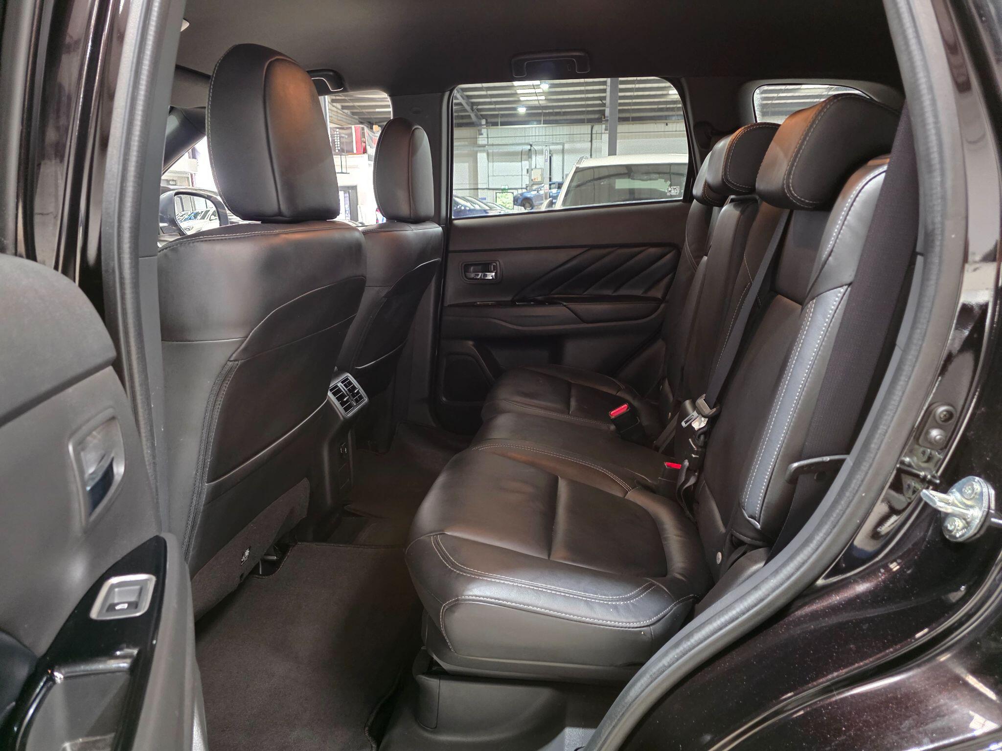 Mitsubishi Outlander view 23