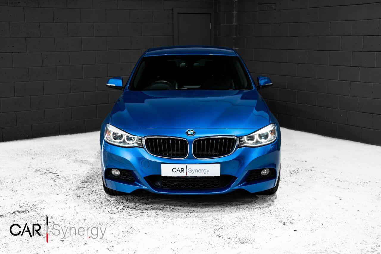 BMW 3 Series view 5