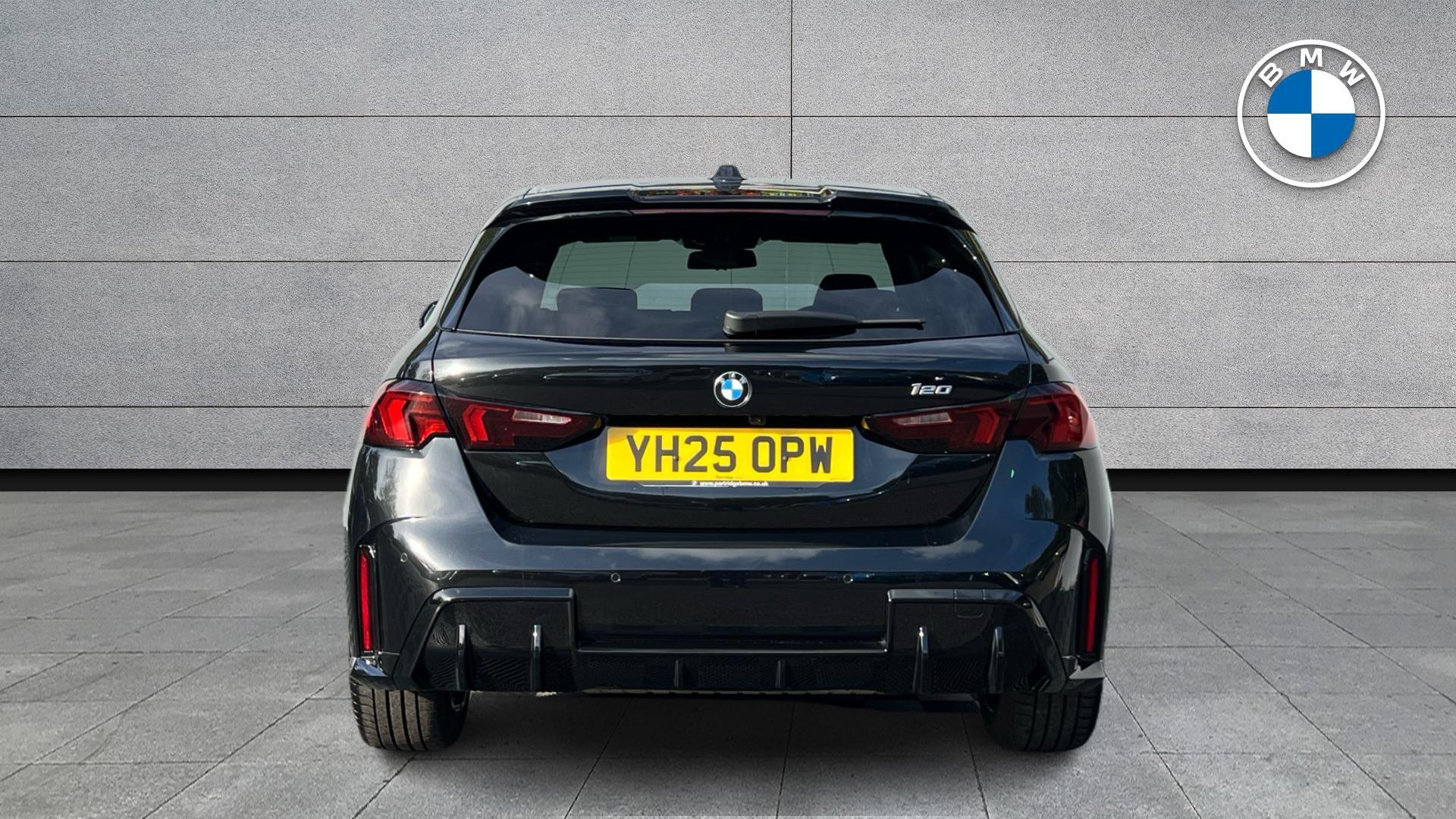 BMW 1 Series view 15
