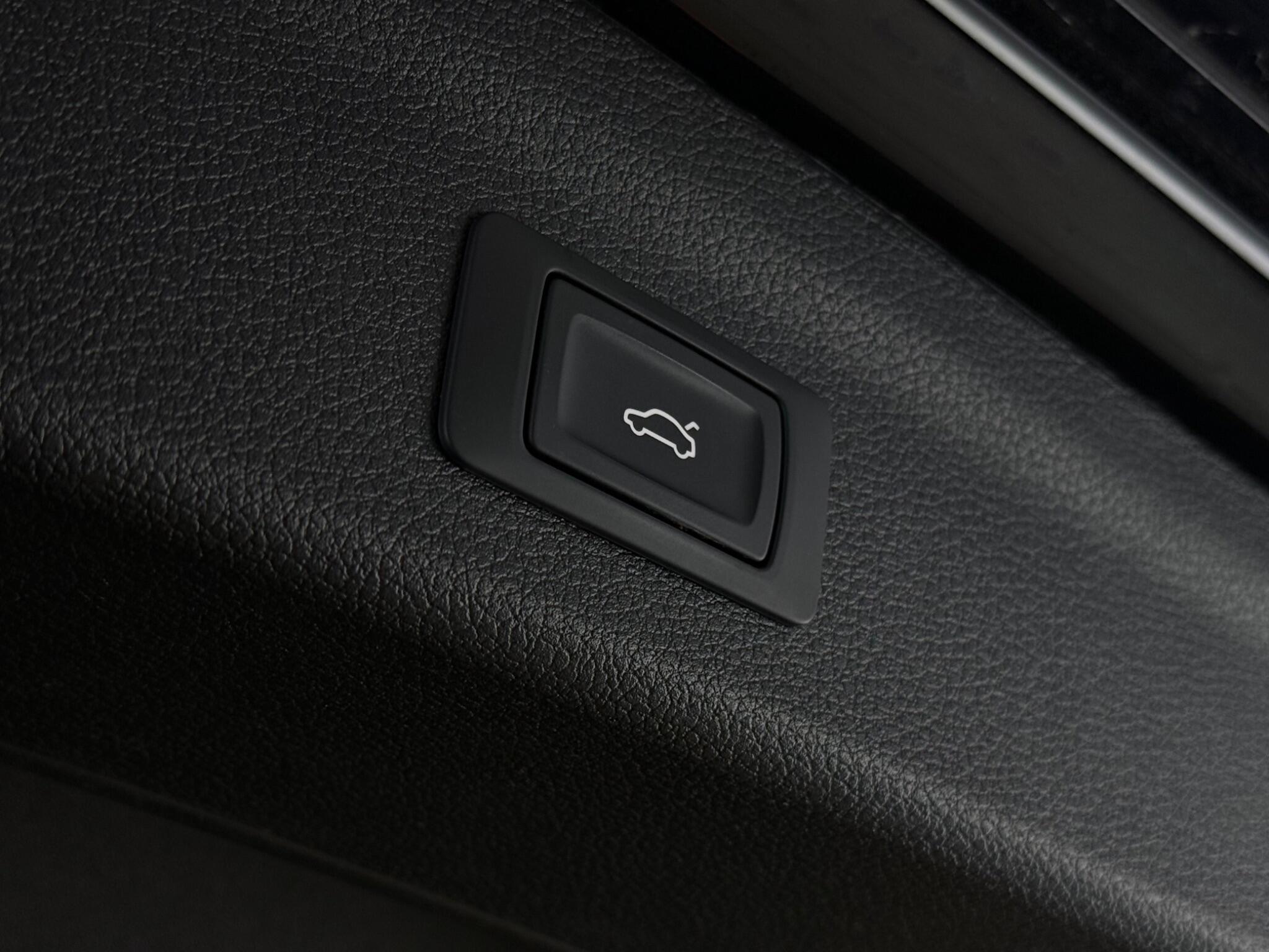 Audi Q3 view 11