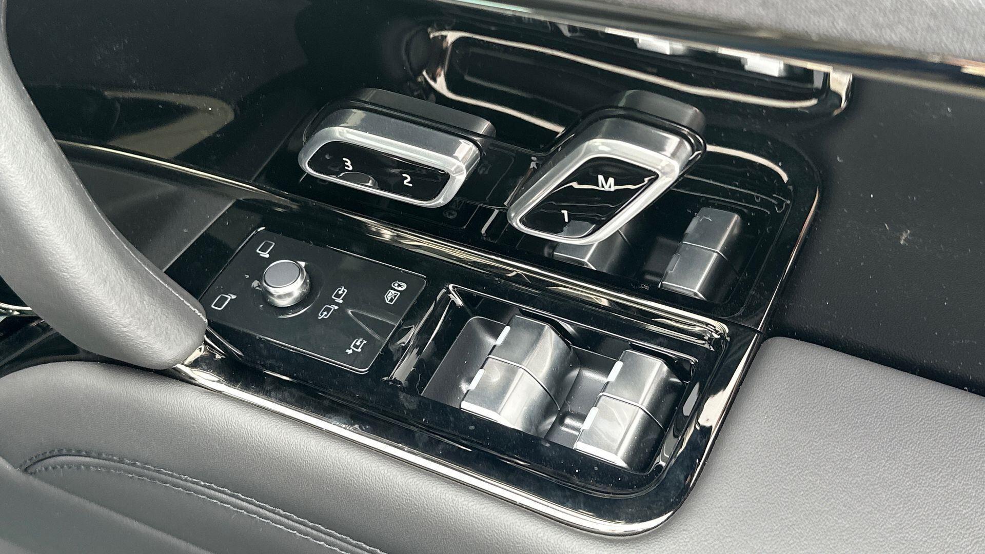 Land Rover Range Rover Sport view 25