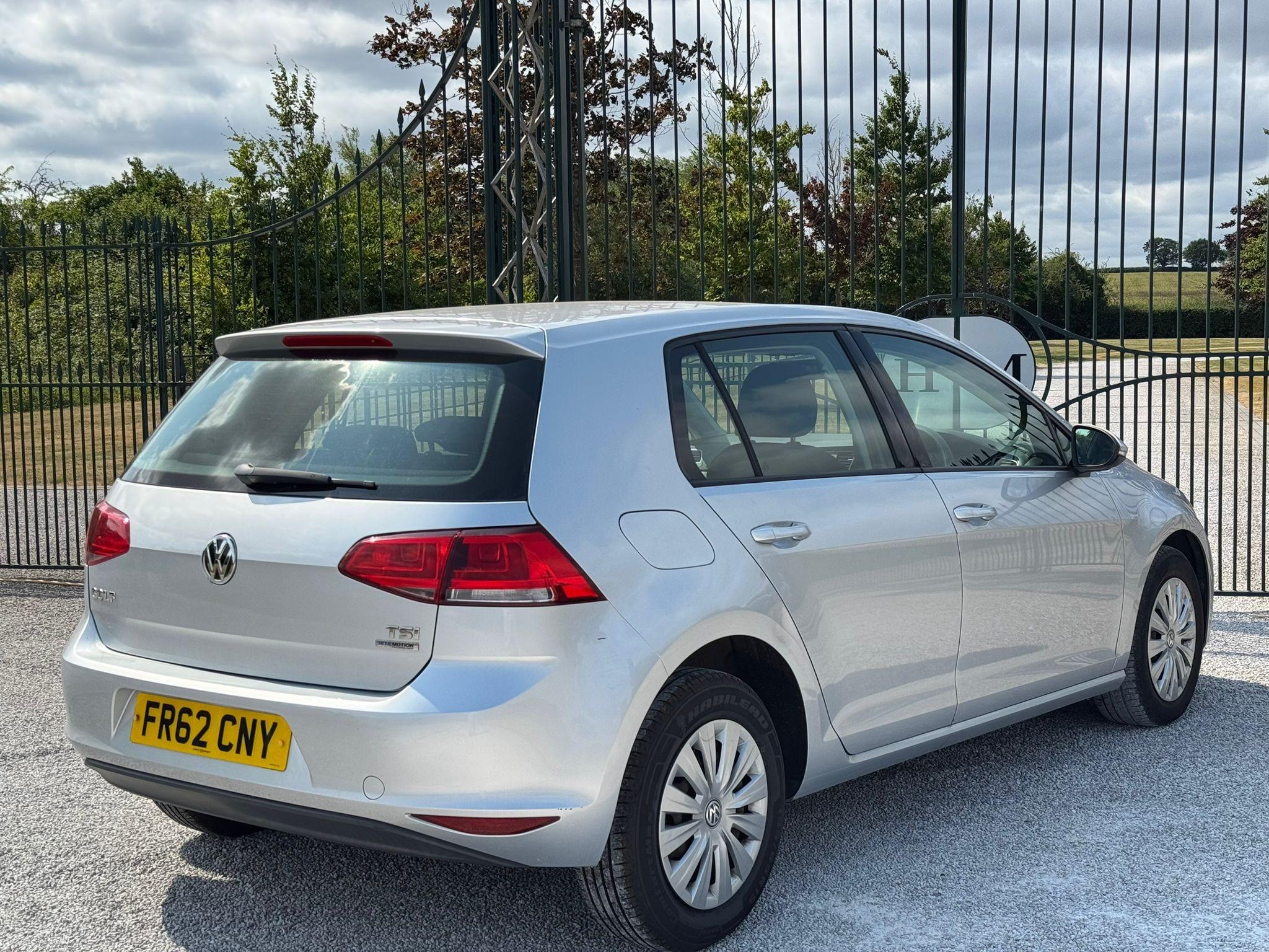 2013 Volkswagen Golf image 2