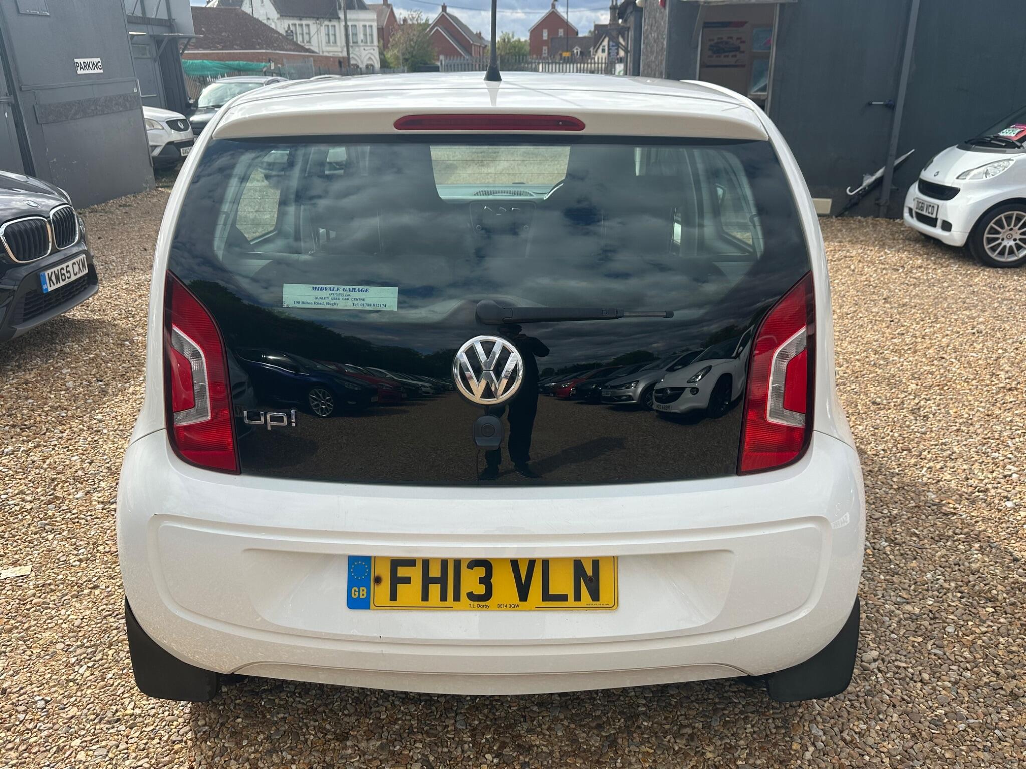 Volkswagen up! view 9
