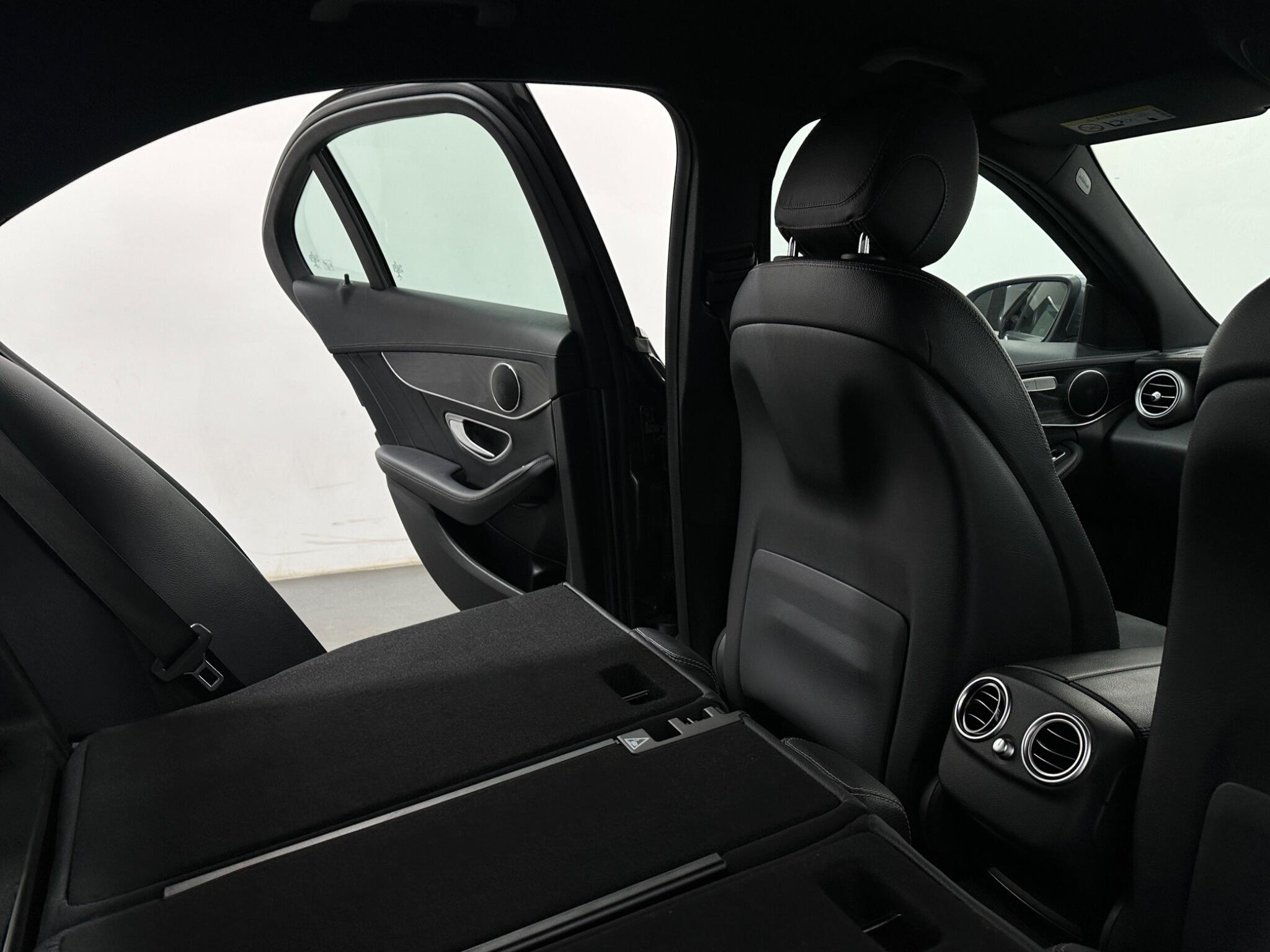 Mercedes-Benz C-Class view 44