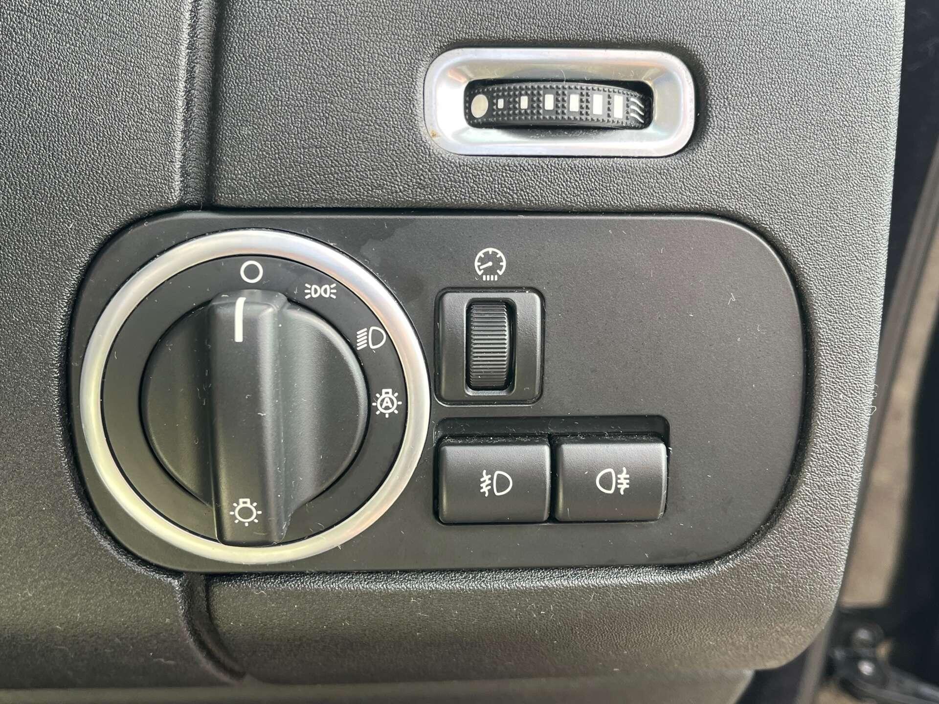 Land Rover Discovery view 15