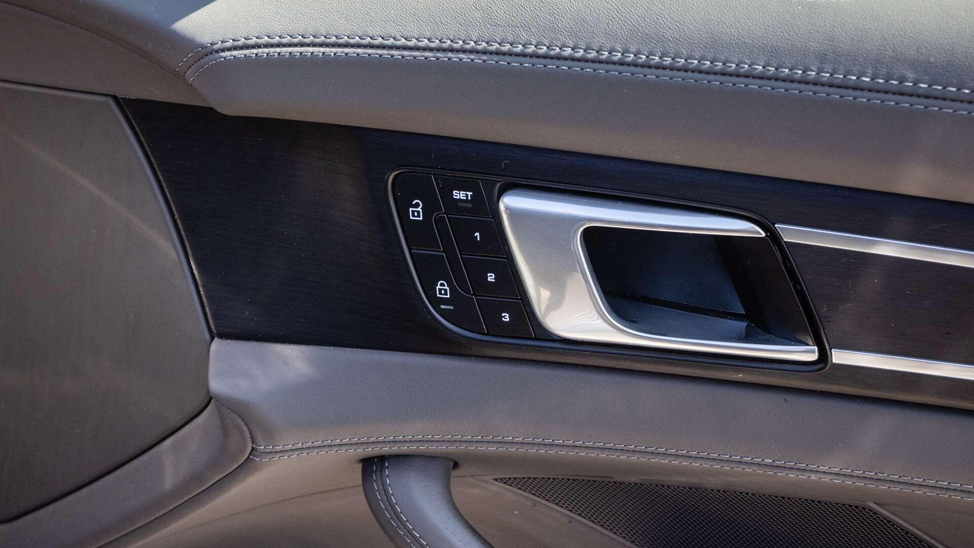 Porsche Panamera view 29