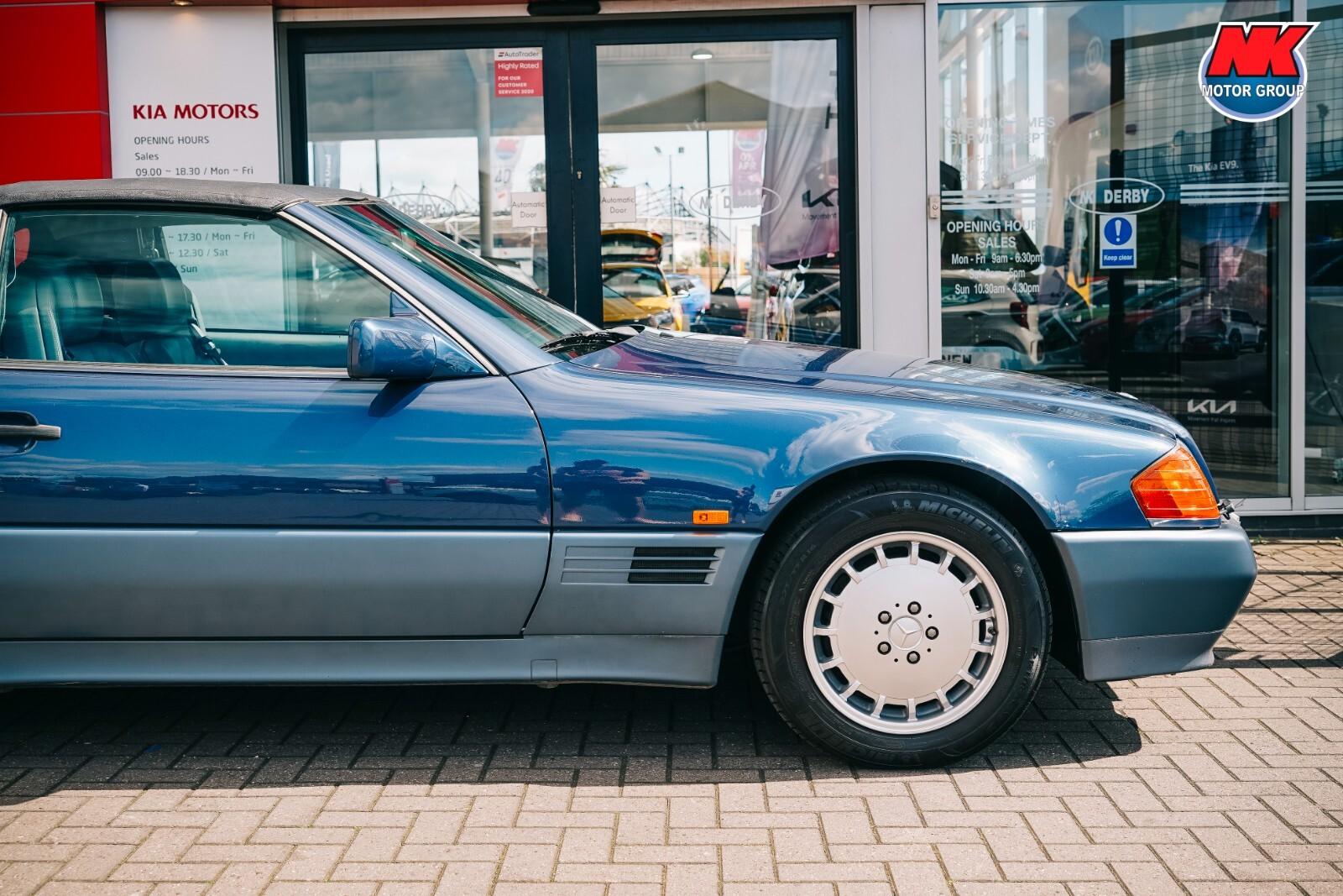Mercedes-Benz SL view 36