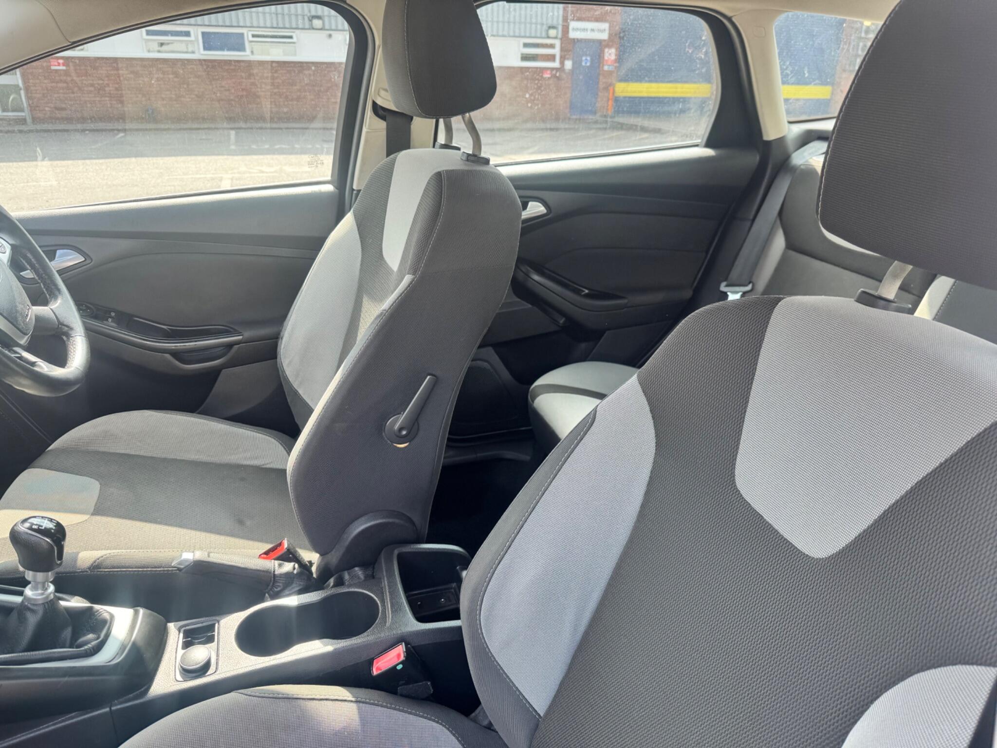 Ford Focus view 3